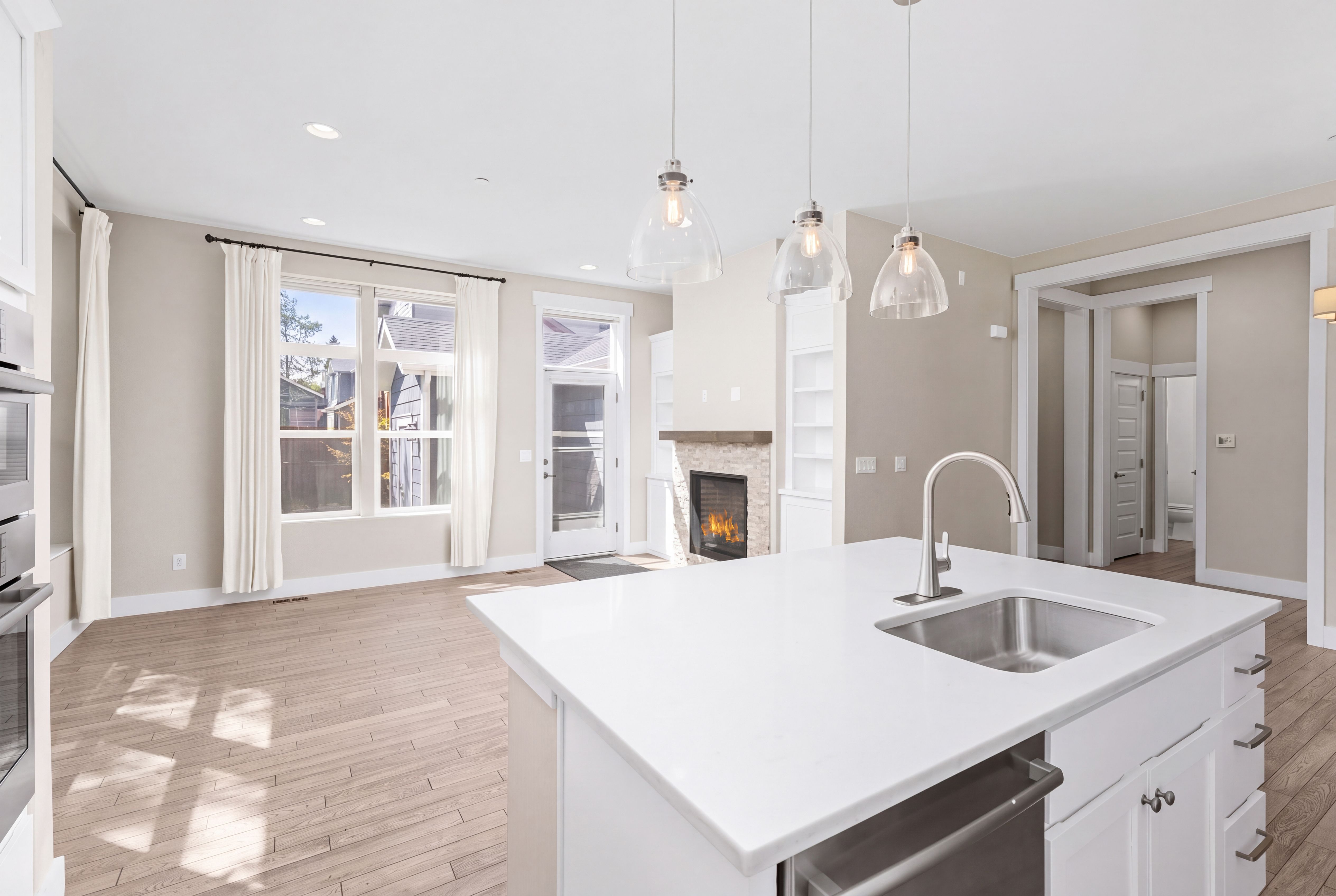  Stunning, Meticulously Cared-For Residence in Coveted Hyland Village Community - 物件實景