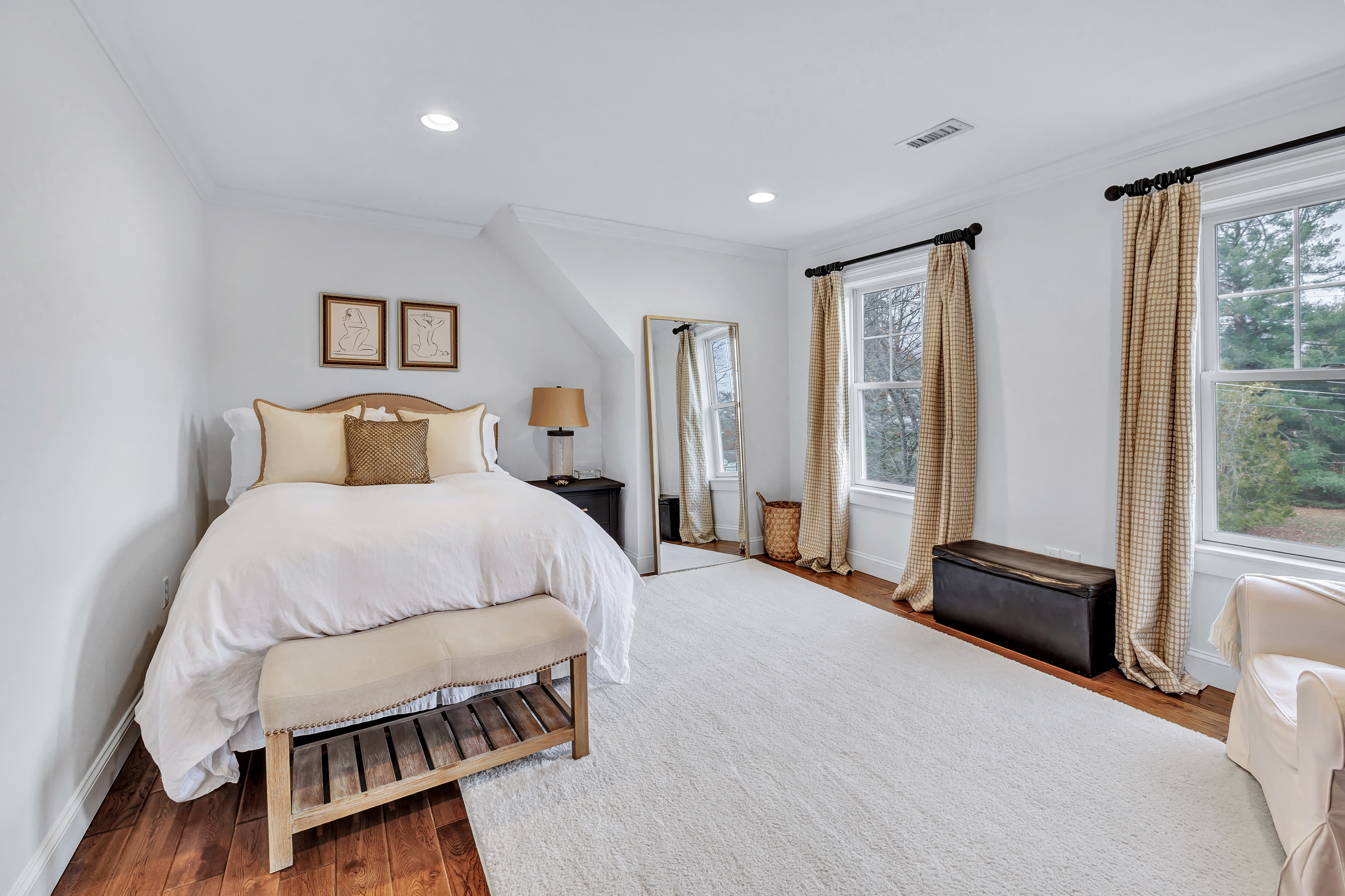 Danbury, Connecticut, 06811, United States, 10 Bedrooms Bedrooms, ,5 BathroomsBathrooms,Residential,For Sale,1992409