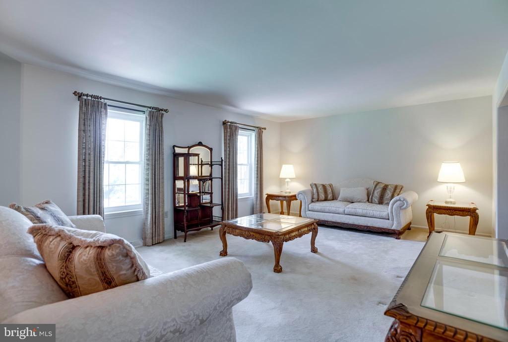 Warrenton, Virginia, 20187, United States, 3 Bedrooms Bedrooms, ,3 BathroomsBathrooms,Residential,For Sale,2049291