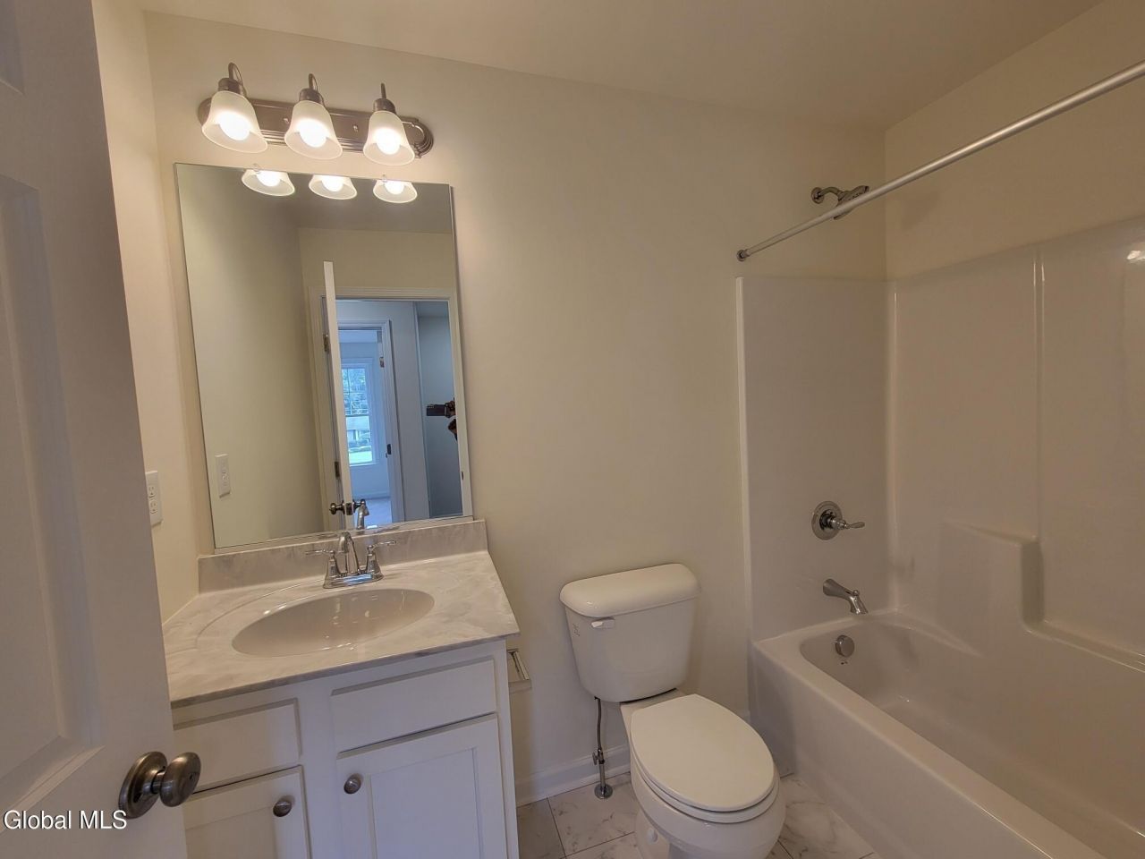 Castleton, New York, 12033, United States, 4 Bedrooms Bedrooms, ,3 BathroomsBathrooms,Residential,For Sale,1998153