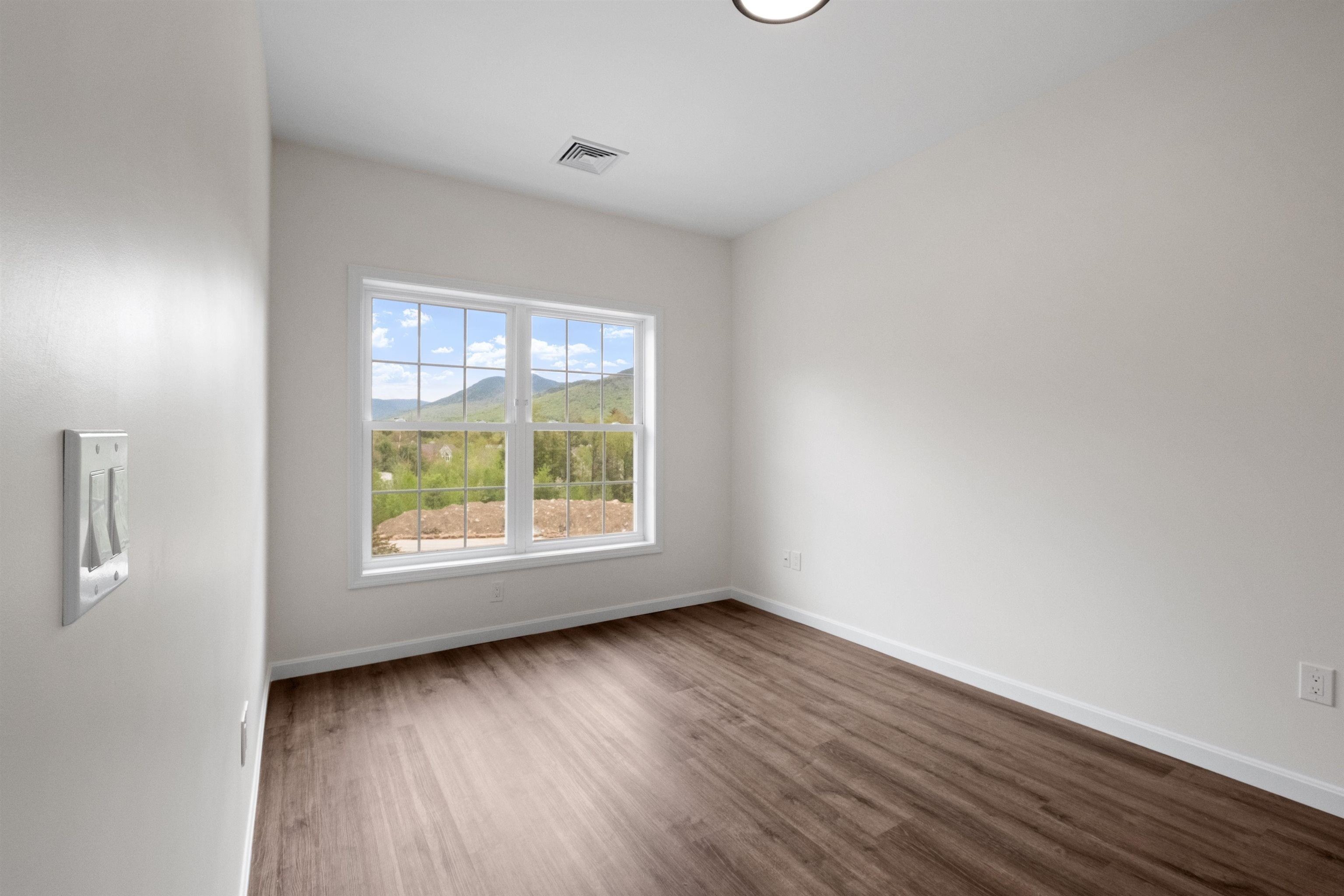 Lincoln, New Hampshire, 03251, United States, 4 Bedrooms Bedrooms, ,3 BathroomsBathrooms,Residential,For Sale,1922884