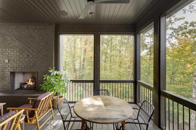 Florence, Alabama, 35630, United States, 4 Bedrooms Bedrooms, ,4 BathroomsBathrooms,Residential,For Sale,1988218