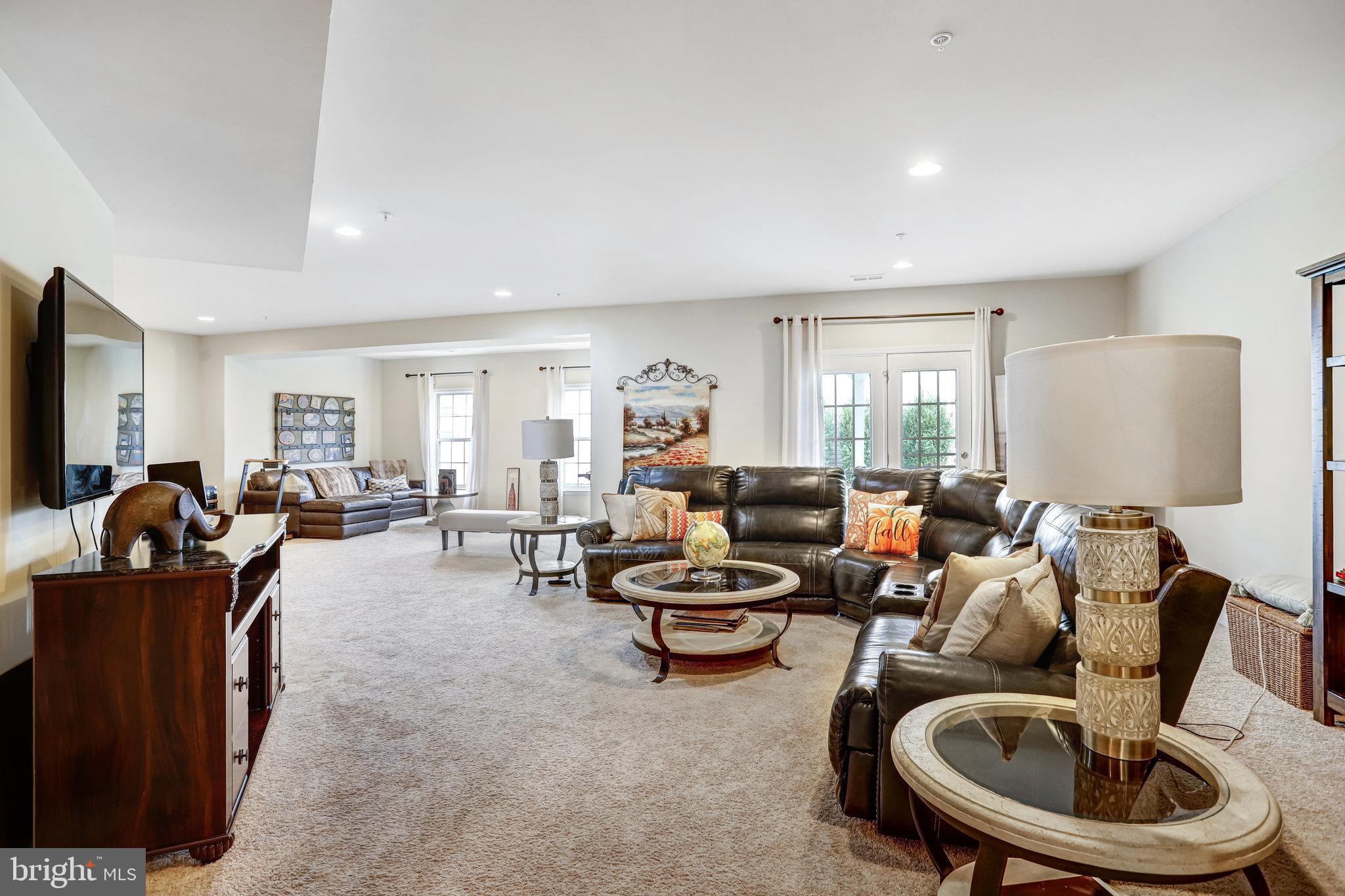 Lanham, Maryland, 20706, United States, 6 Bedrooms Bedrooms, ,5 BathroomsBathrooms,Residential,For Sale,2002849