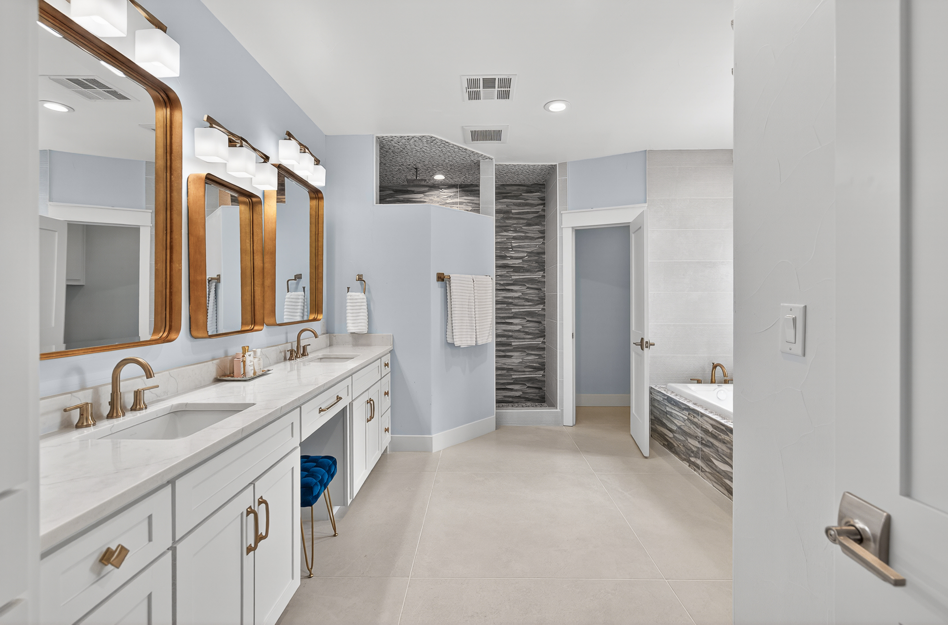  Canal-Front Estate in Island Moorings - 物件實景