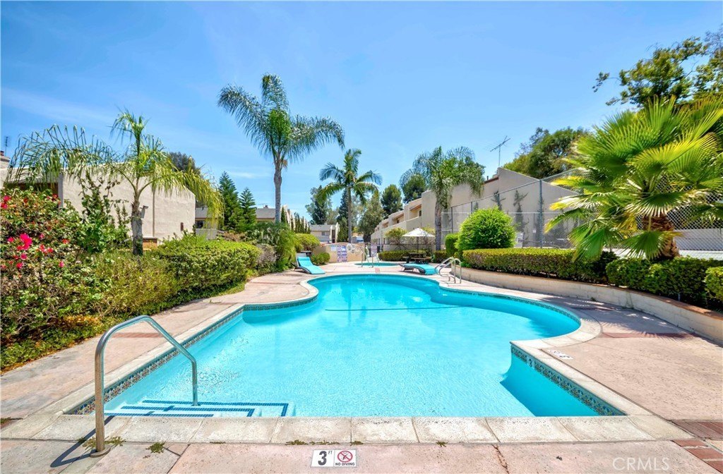 Fullerton, California, 92833, United States, 2 Bedrooms Bedrooms, ,3 BathroomsBathrooms,Residential,For Sale,1890982