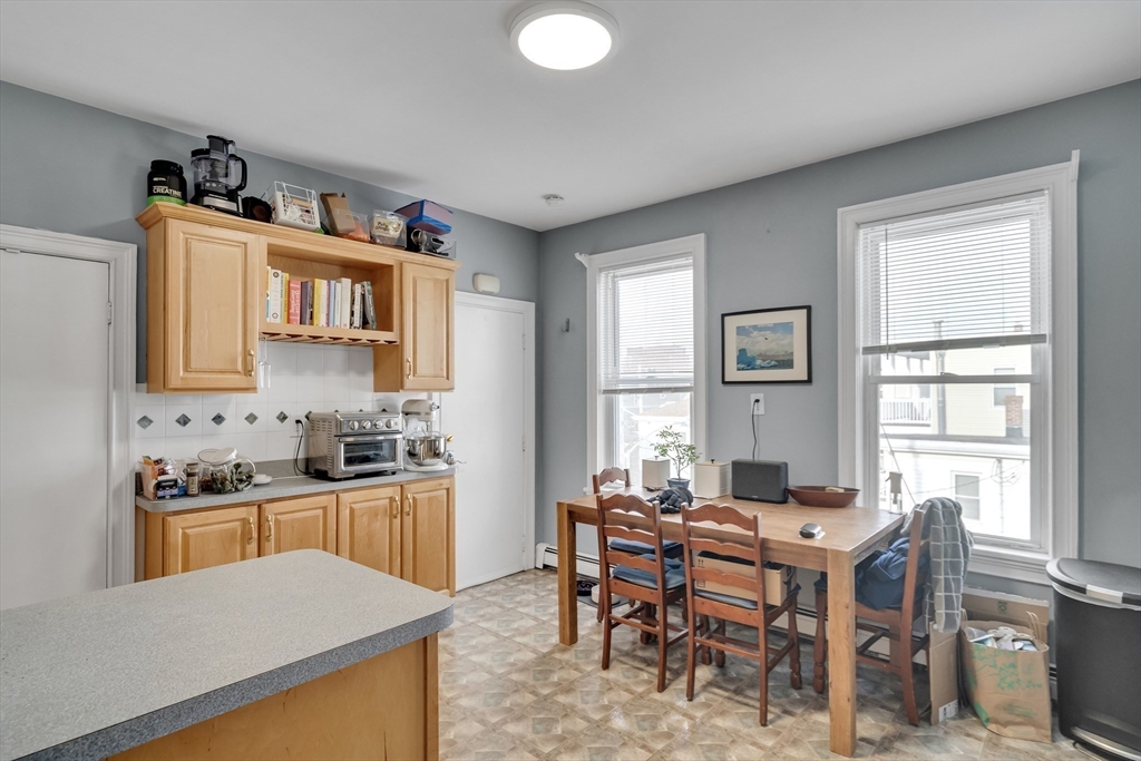 Cambridge, Massachusetts, 02141, United States, 7 Bedrooms Bedrooms, ,4 BathroomsBathrooms,Residential,For Sale,1901897
