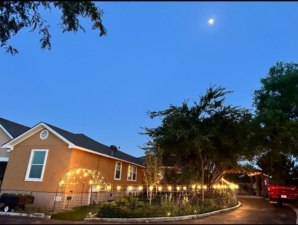 Lockhart, Texas, 78644, United States, 3 Bedrooms Bedrooms, ,2 BathroomsBathrooms,Residential,For Sale,1846511