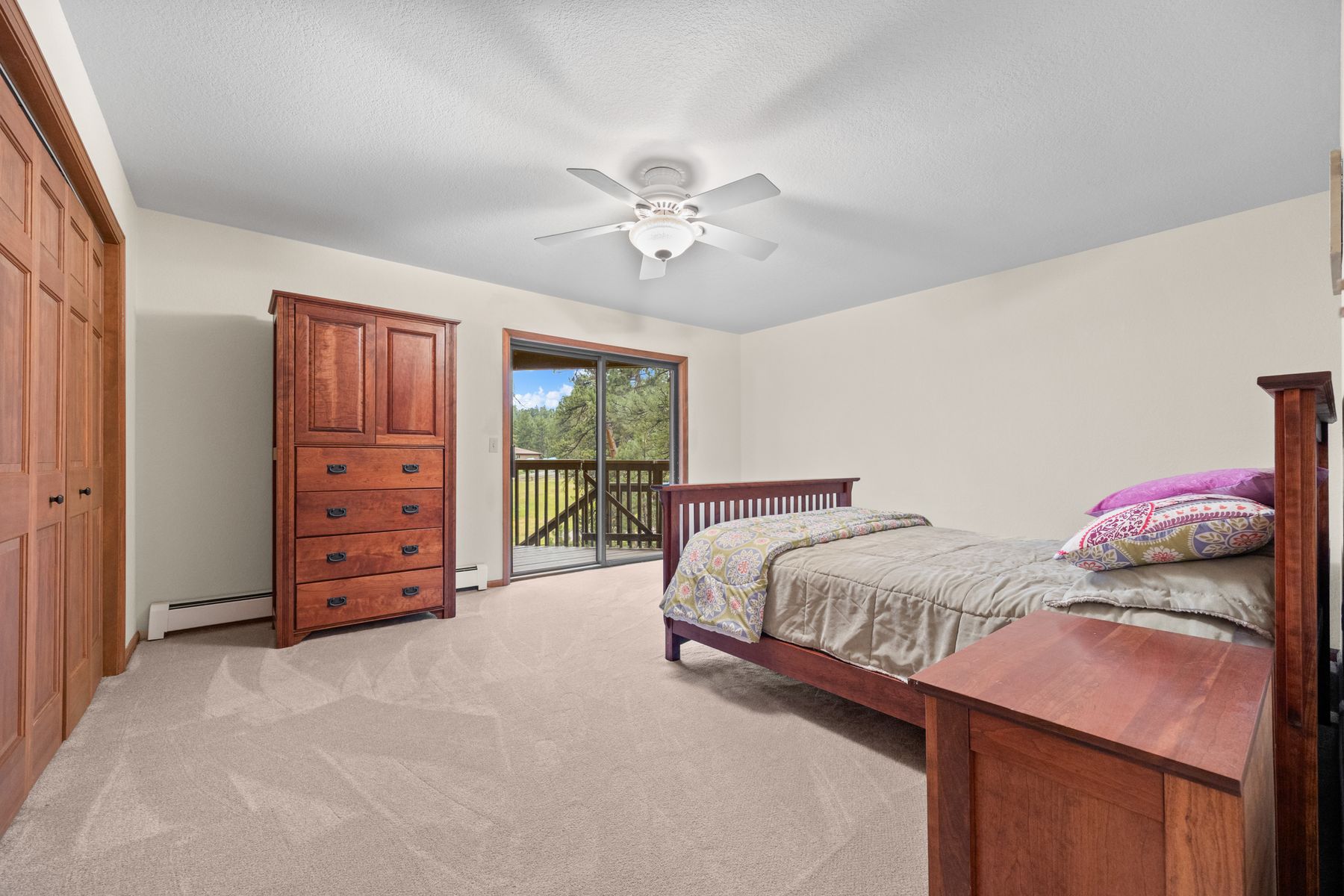  Evergreen Timbervale Retreat: Walk to Downtown, Sunrooms & Mountain View Meadow - 物件實景