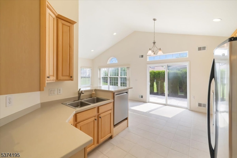 Franklin Twp., New Jersey, 08873, United States, 3 Bedrooms Bedrooms, ,2 BathroomsBathrooms,Residential,For Sale,1908431