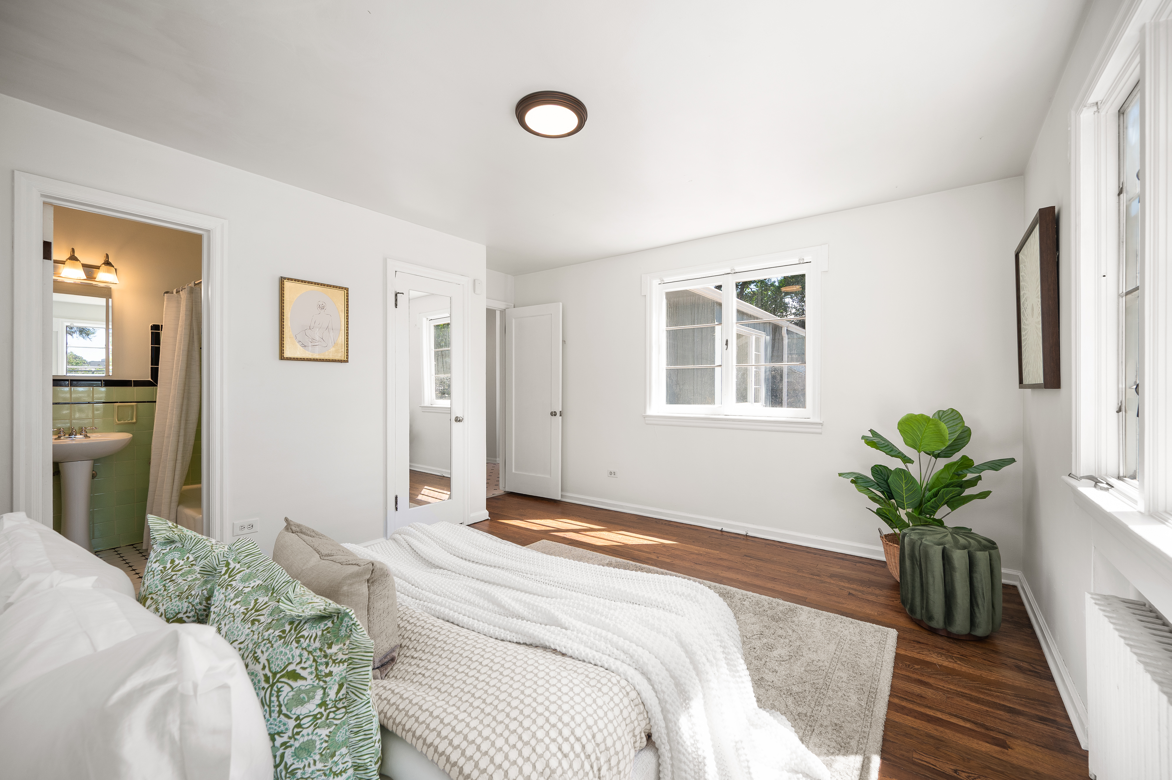  Discover Timeless Mid-Century Character Paired with Thoughtful Updates - 物件實景