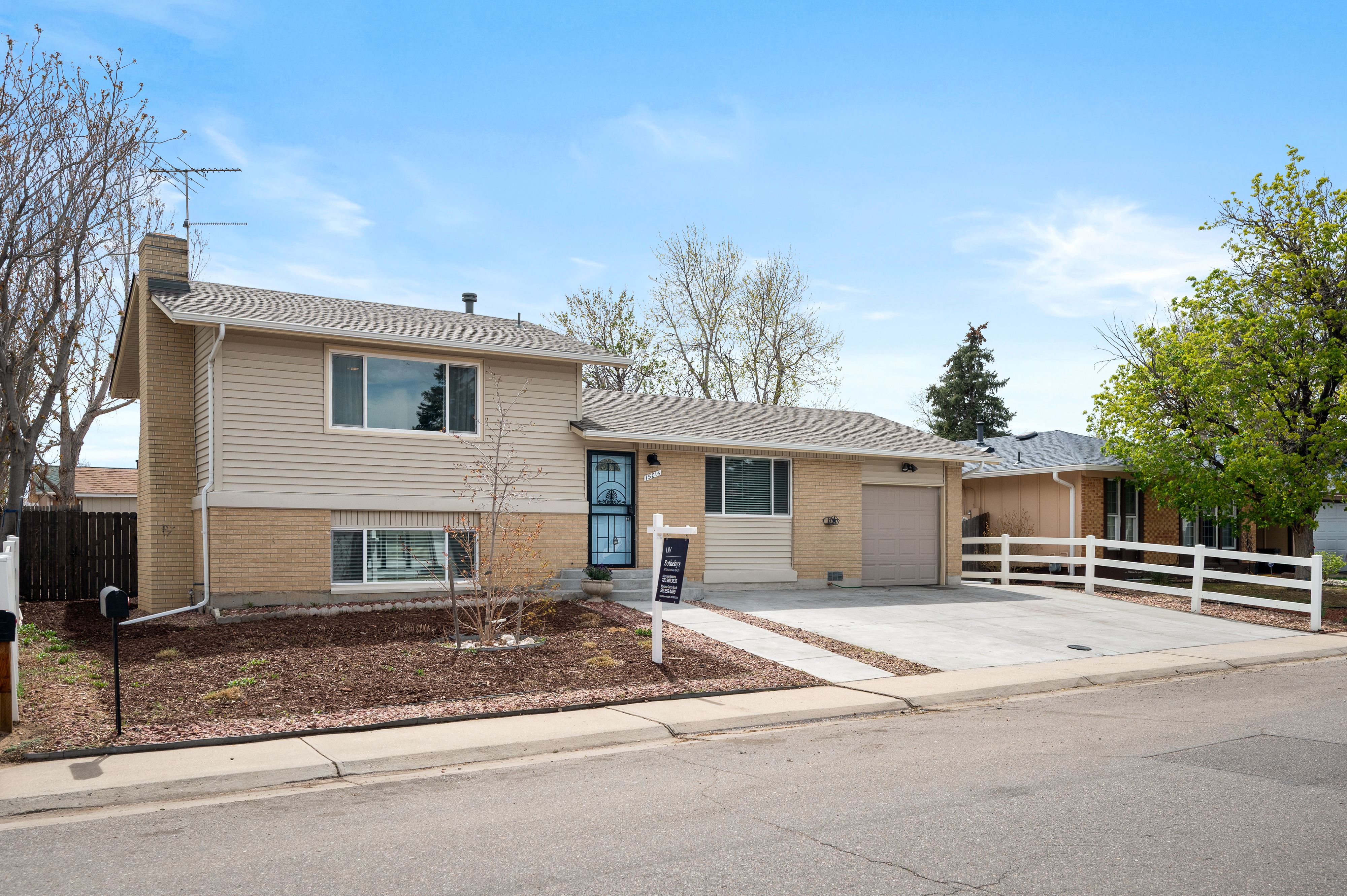  Beautifully Updated Tri-Level Home in Montbello - 物件實景