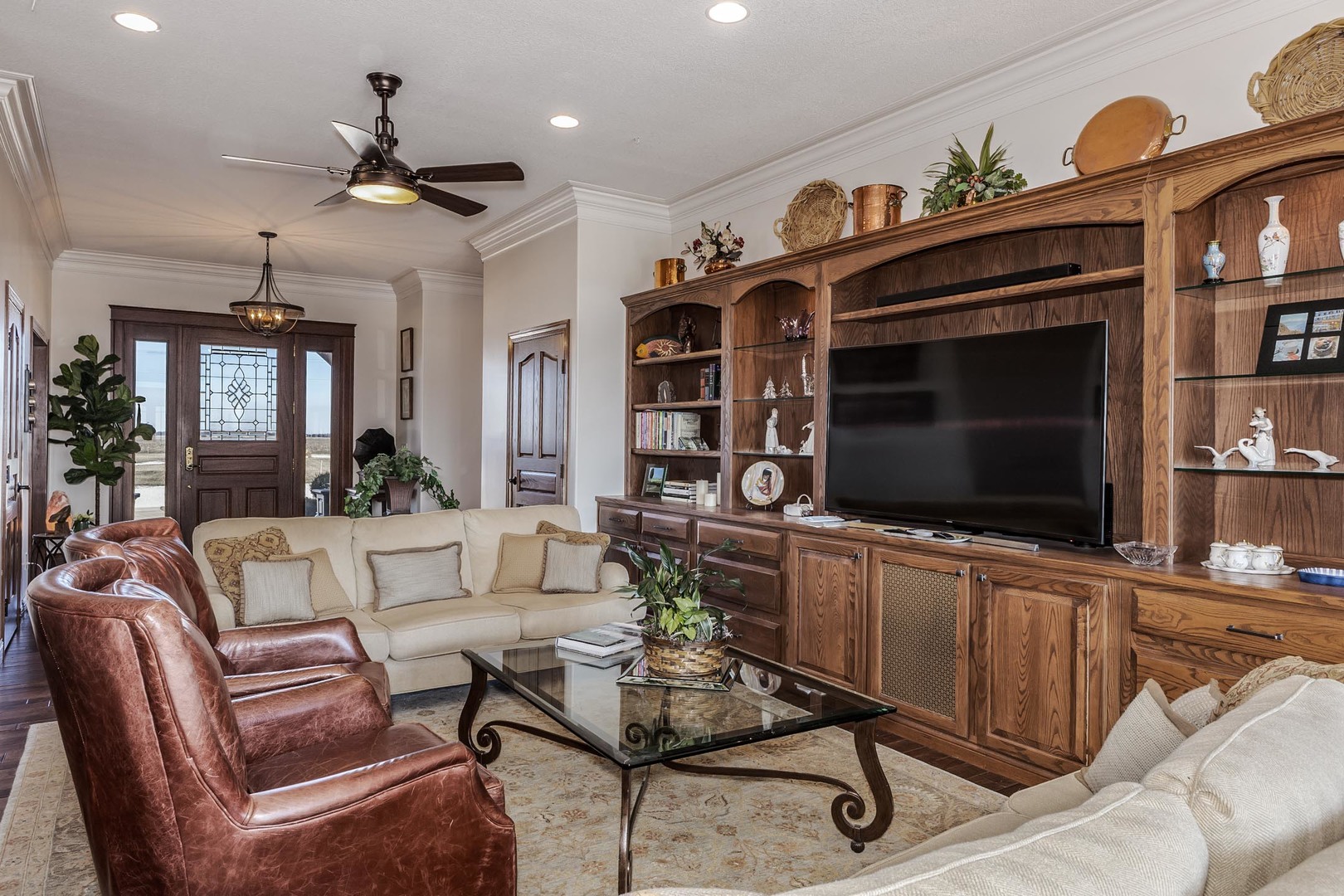 Hudson, Illinois, 61748, United States, 3 Bedrooms Bedrooms, ,5 BathroomsBathrooms,Residential,For Sale,1987913