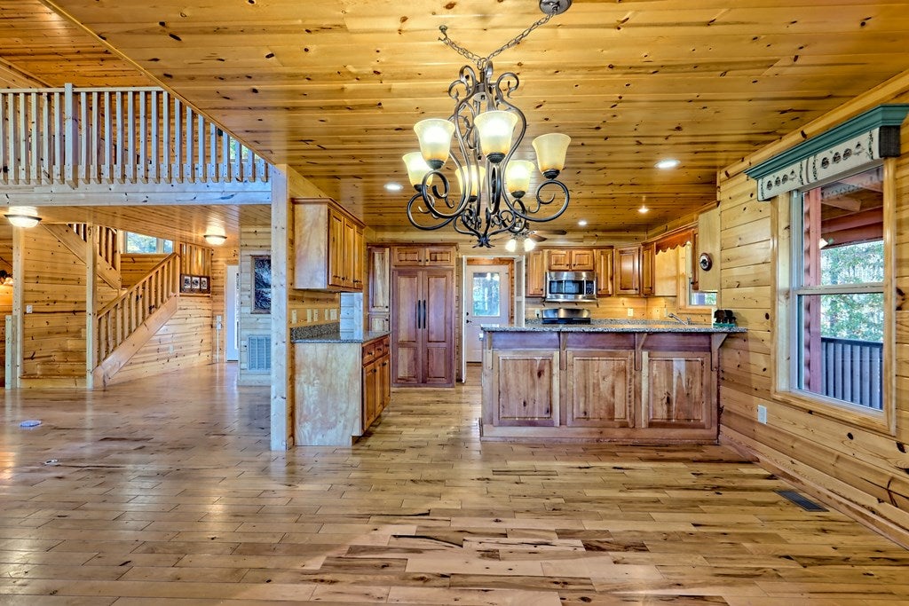 Young Harris, Georgia, 30582, United States, 4 Bedrooms Bedrooms, ,5 BathroomsBathrooms,Residential,For Sale,1987920