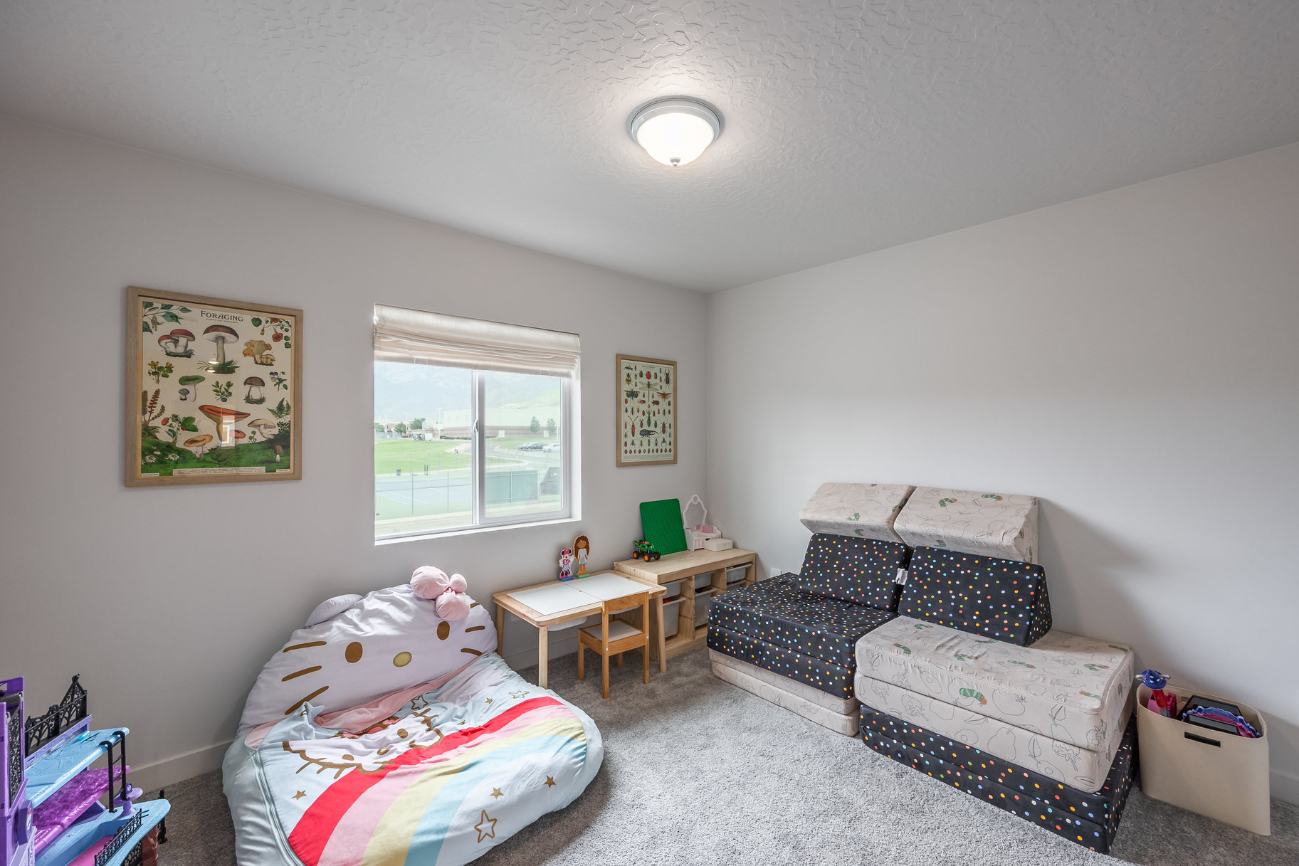  Modern 2023-Built Home with Protected Mountain Views, Walking Distance to School - 物件實景
