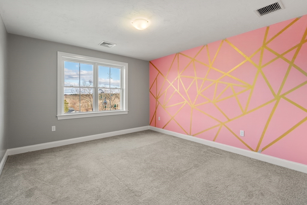 Mendon, Massachusetts, 01756, United States, 3 Bedrooms Bedrooms, ,3 BathroomsBathrooms,Residential,For Sale,1996040