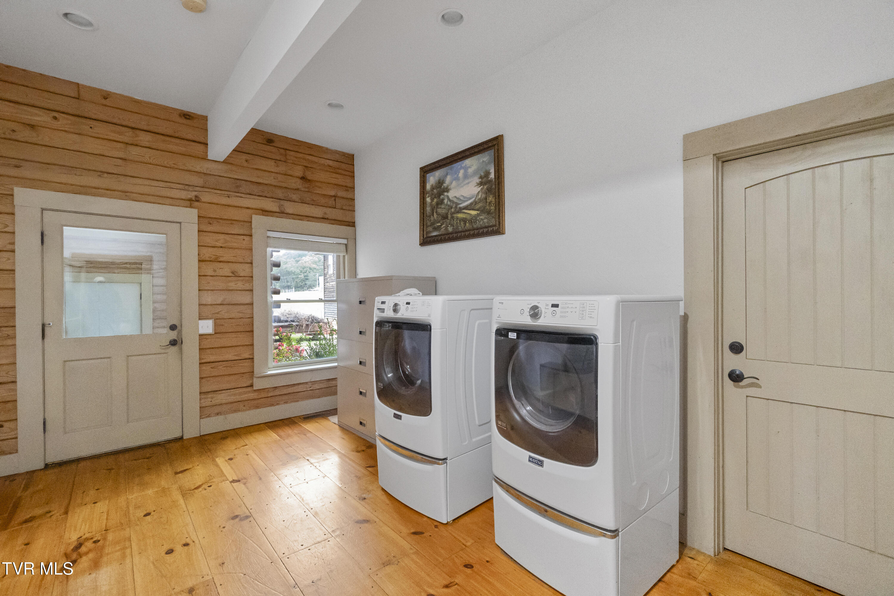 Greeneville, Tennessee, 37745, United States, 5 Bedrooms Bedrooms, ,4 BathroomsBathrooms,Residential,For Sale,1981962