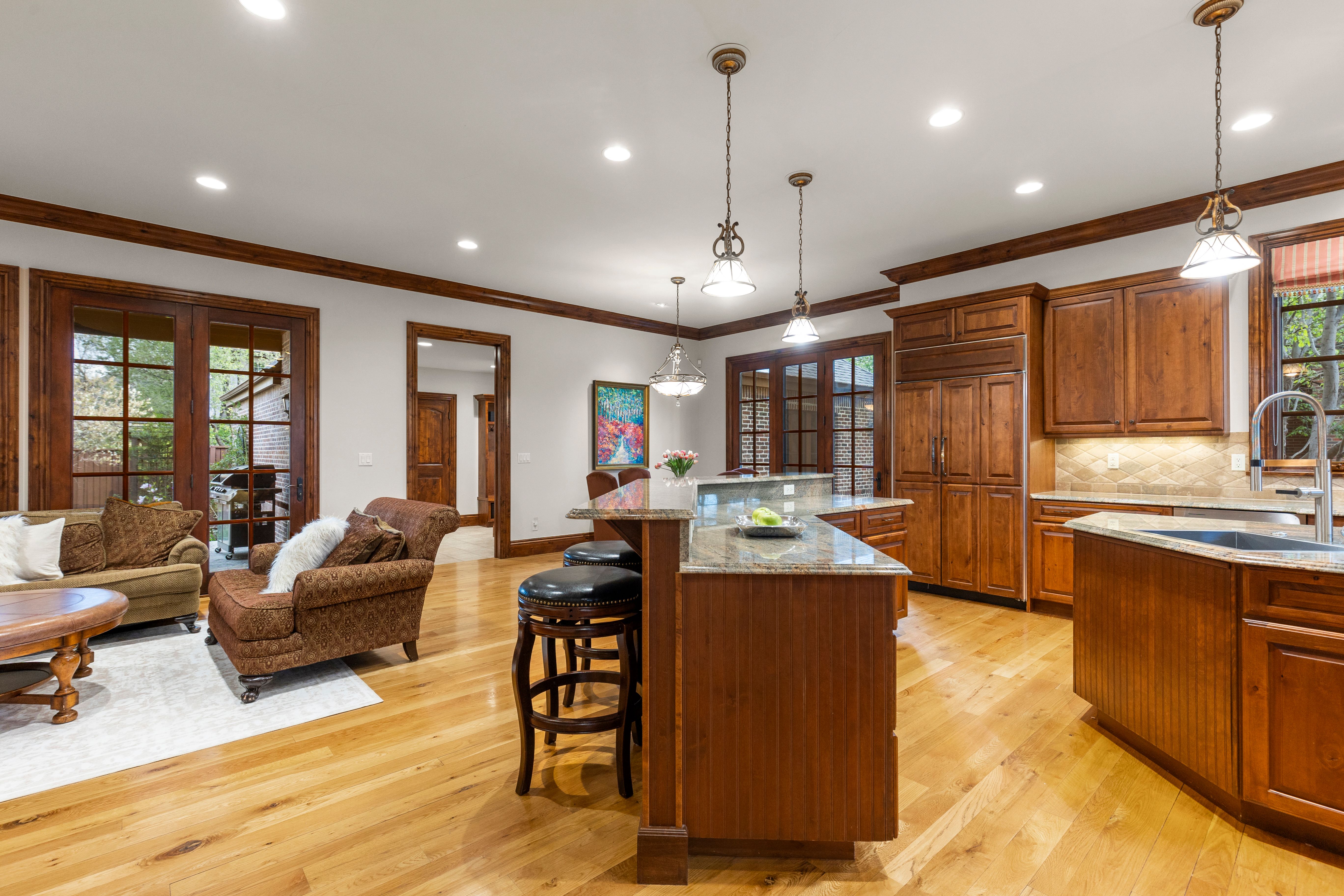  LUXURY LIVING IN LOWRY TIMELESS ENGLISH TUDOR EXPANSIVE LOT ON 6TH AVENUE PKWY - 物件實景