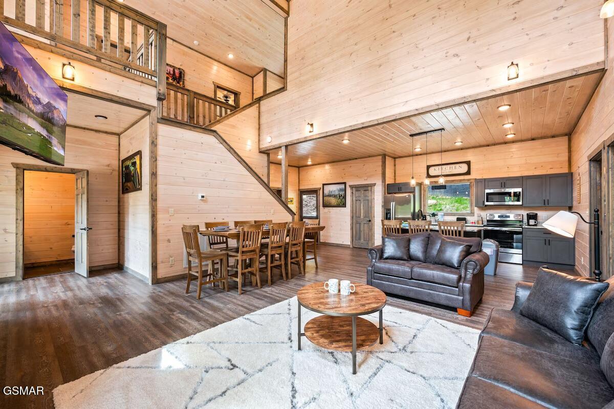 Gatlinburg, Tennessee, 37738, United States, 4 Bedrooms Bedrooms, ,5 BathroomsBathrooms,Residential,For Sale,2048286