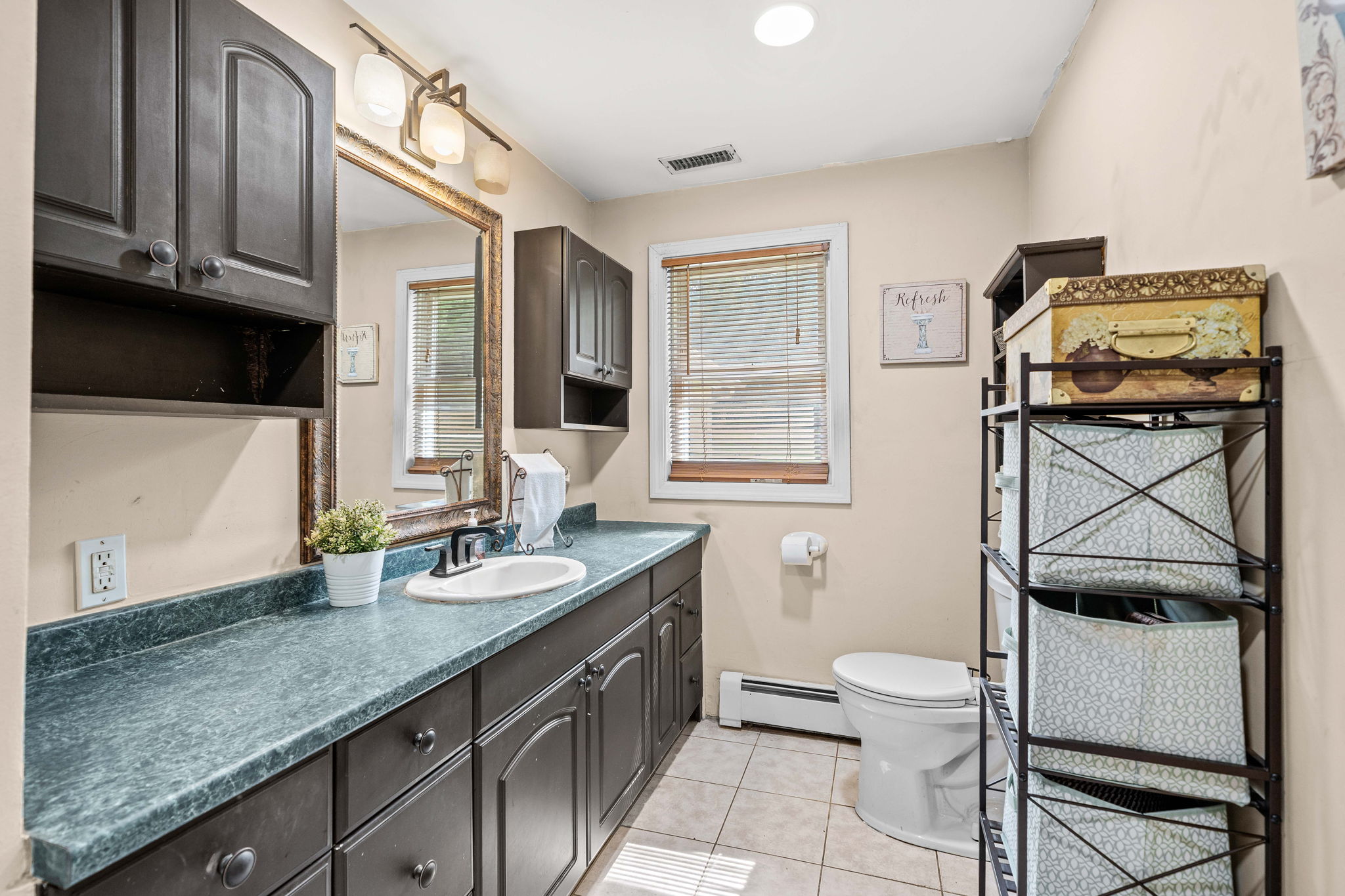  240 Hampstead St, Methuen, MA, 01844 - 物件實景