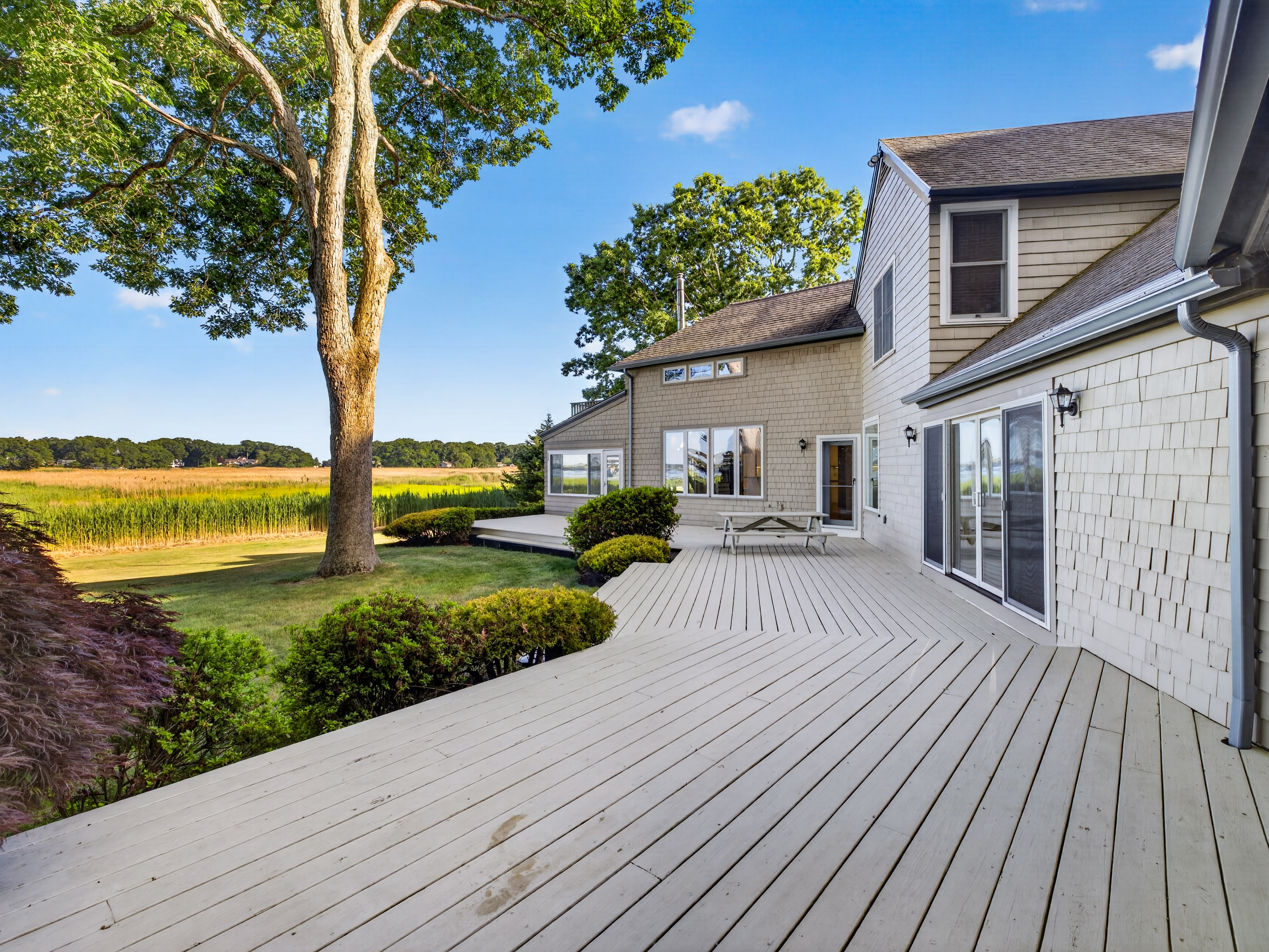  Contemporary Coastal Elegance Meets Exceptional Privacy Along South Cove in Old - 物件實景