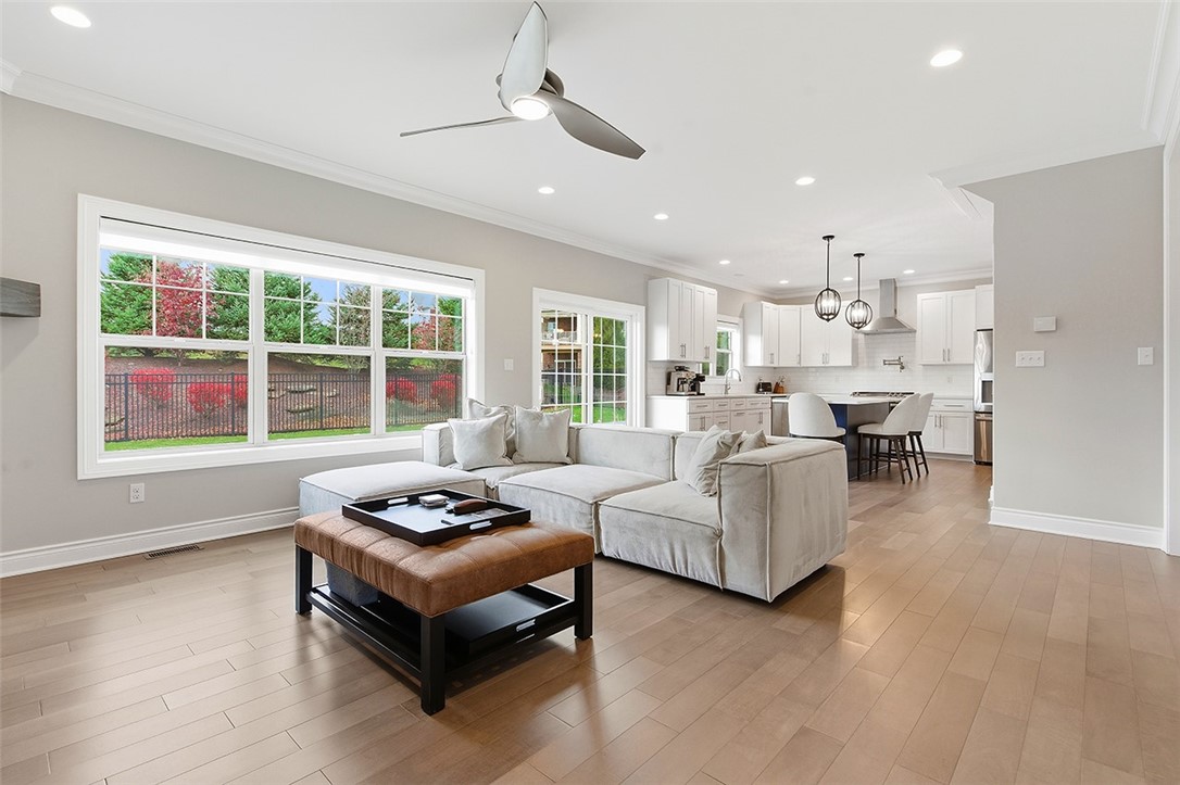 Collier Twp, Pennsylvania, 15205, United States, 4 Bedrooms Bedrooms, ,4 BathroomsBathrooms,Residential,For Sale,1994329