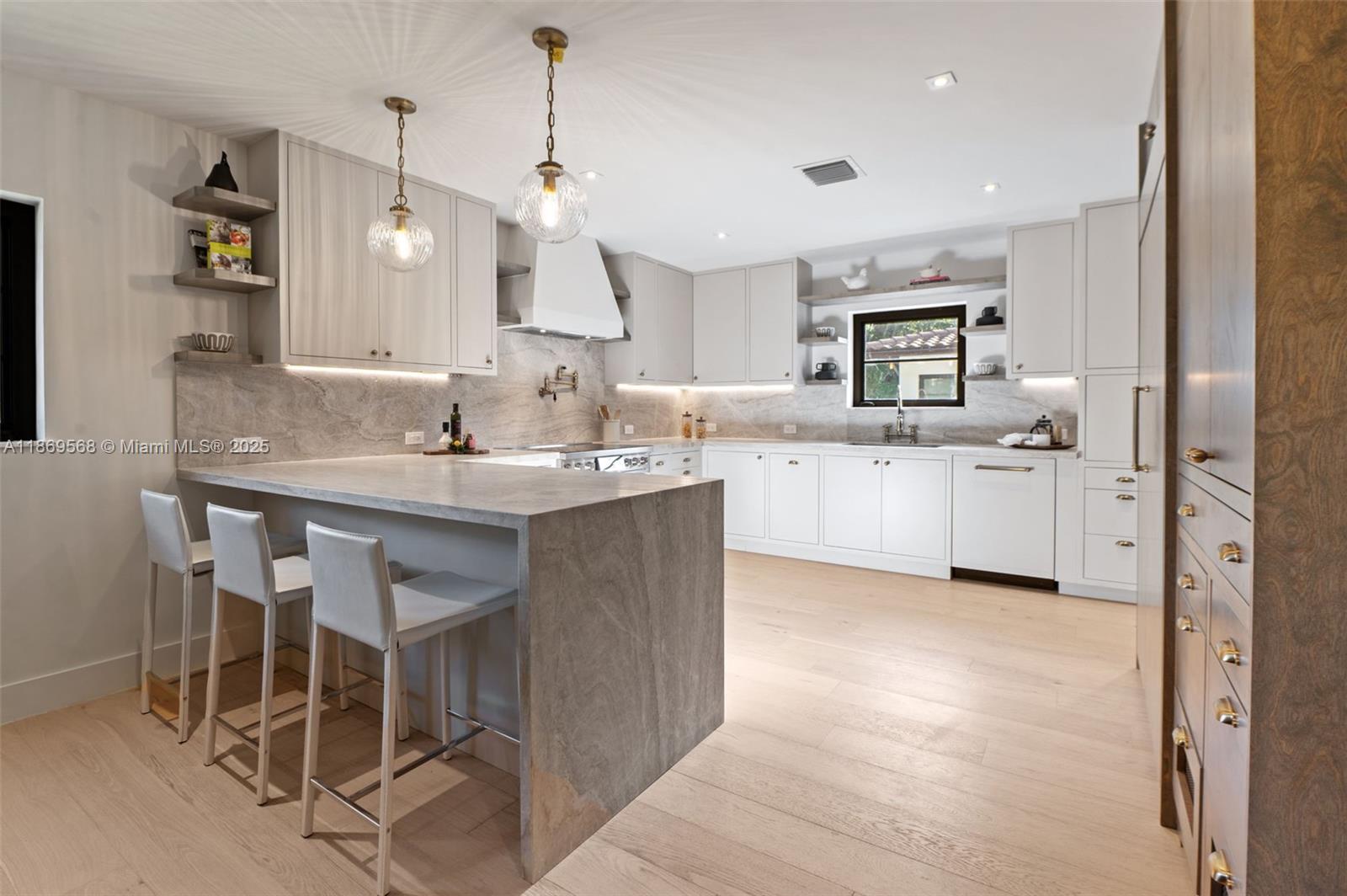 Miami, Florida, 33143, United States, 4 Bedrooms Bedrooms, ,4 BathroomsBathrooms,Residential,For Sale,1933110