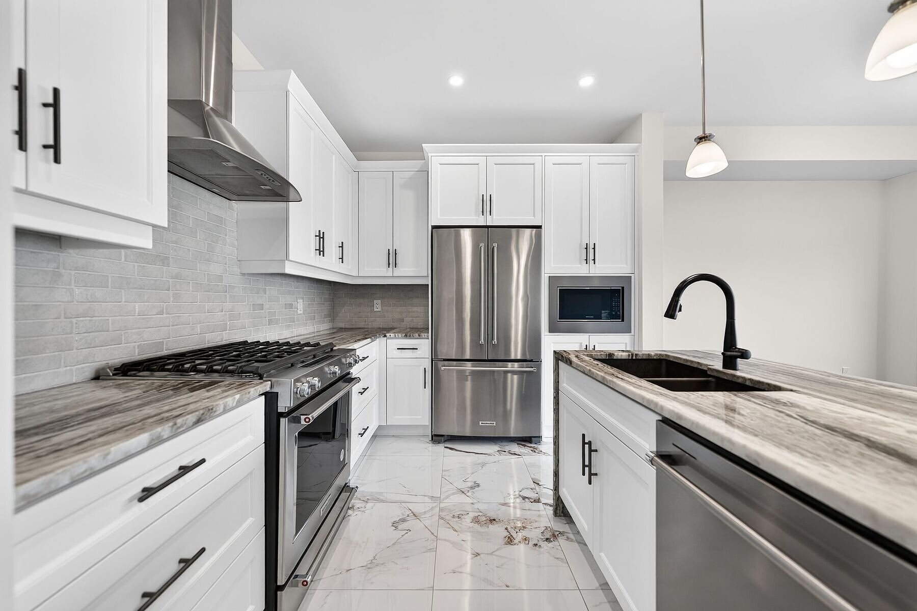  Brand New Luxurious Townhome - 物件實景