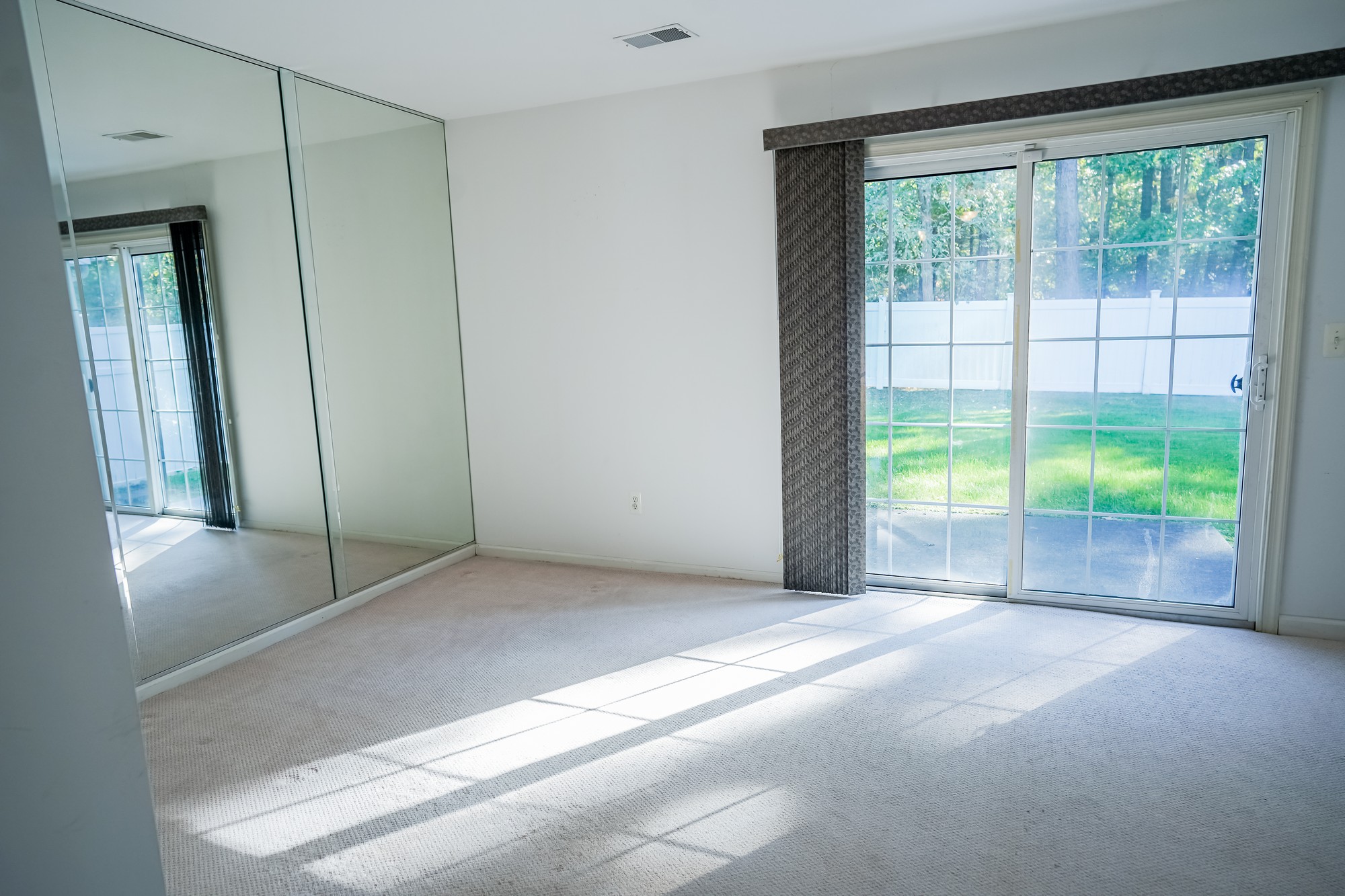  Spacious Townhome Overlooking the Woods - 物件實景