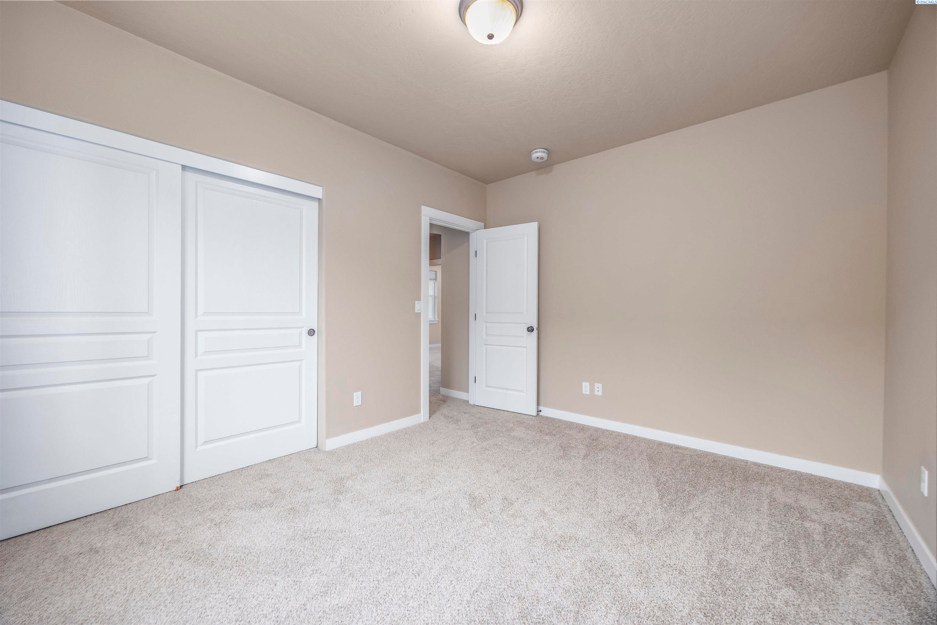 Richland, Washington, 99354, United States, 4 Bedrooms Bedrooms, ,2 BathroomsBathrooms,Residential,For Sale,1981537