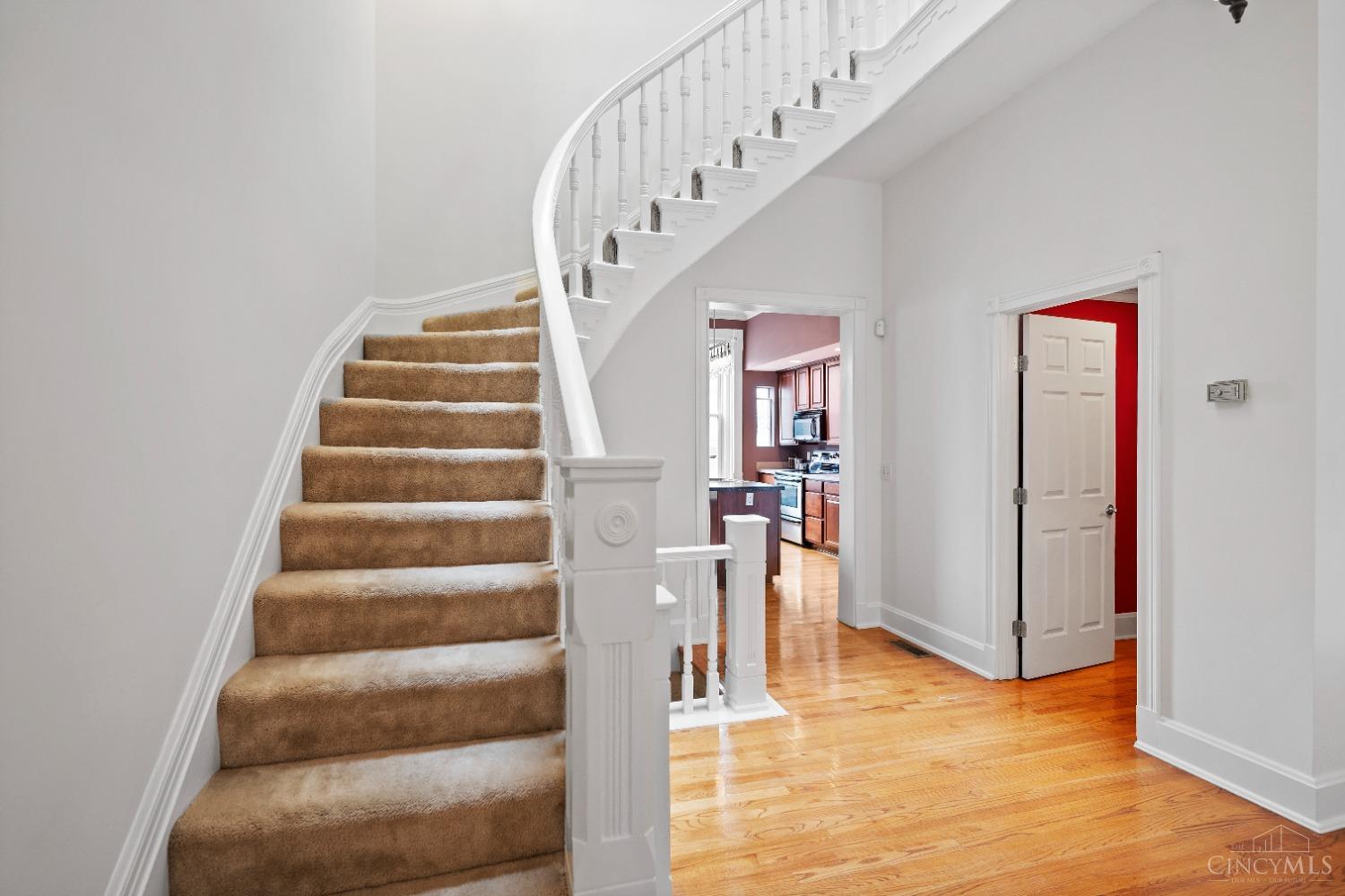 Cincinnati, Ohio, 45219, United States, 4 Bedrooms Bedrooms, ,4 BathroomsBathrooms,Residential,For Sale,1804934