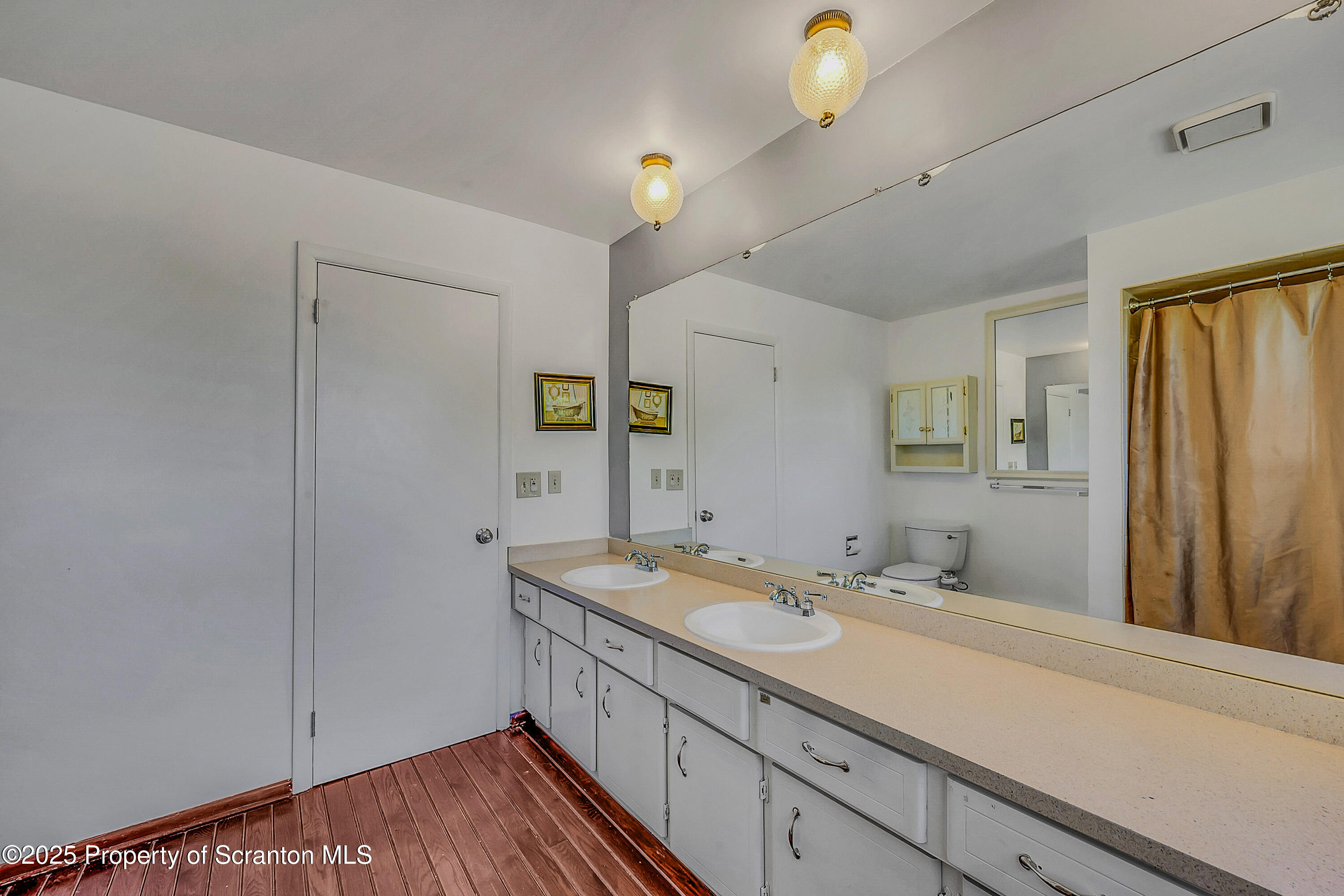 Clarks Summit, Pennsylvania, 18411, United States, 5 Bedrooms Bedrooms, ,4 BathroomsBathrooms,Residential,For Sale,1971485