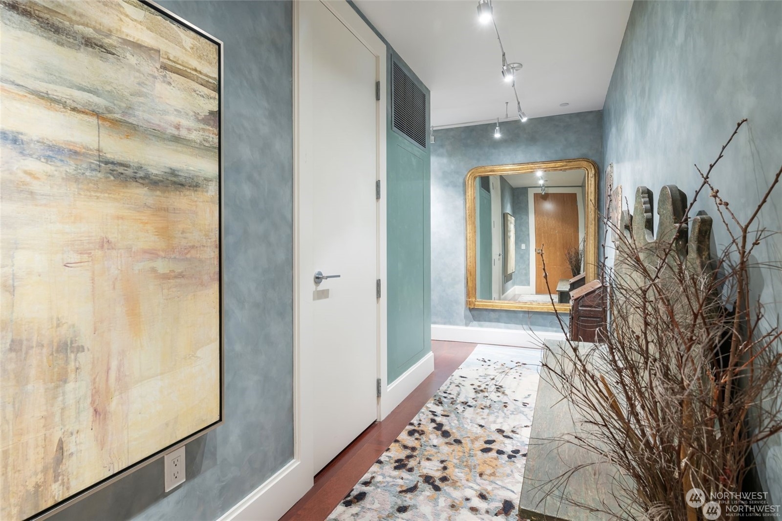 Seattle, Washington, 98101, United States, 2 Bedrooms Bedrooms, ,2 BathroomsBathrooms,Residential,For Sale,1699073