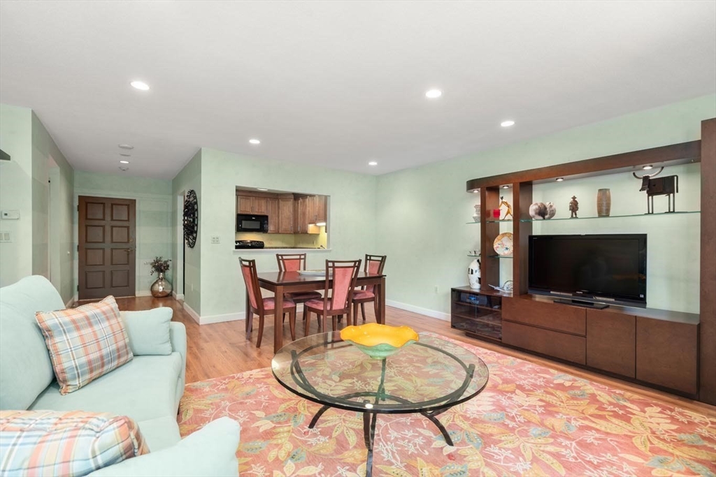 Newton, Massachusetts, 02459, United States, 2 Bedrooms Bedrooms, ,2 BathroomsBathrooms,Residential,For Sale,1890490