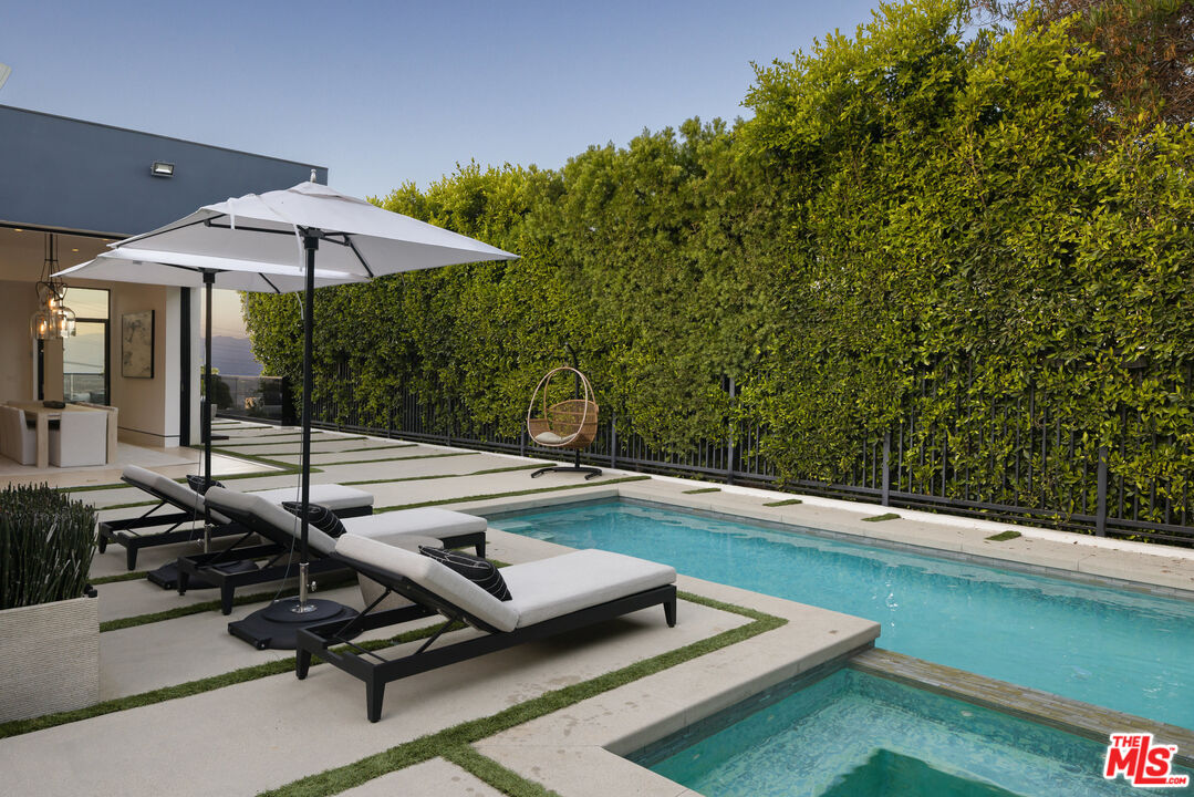 Los Angeles, California, 90049, United States, 4 Bedrooms Bedrooms, ,5 BathroomsBathrooms,Residential,For Sale,1862276