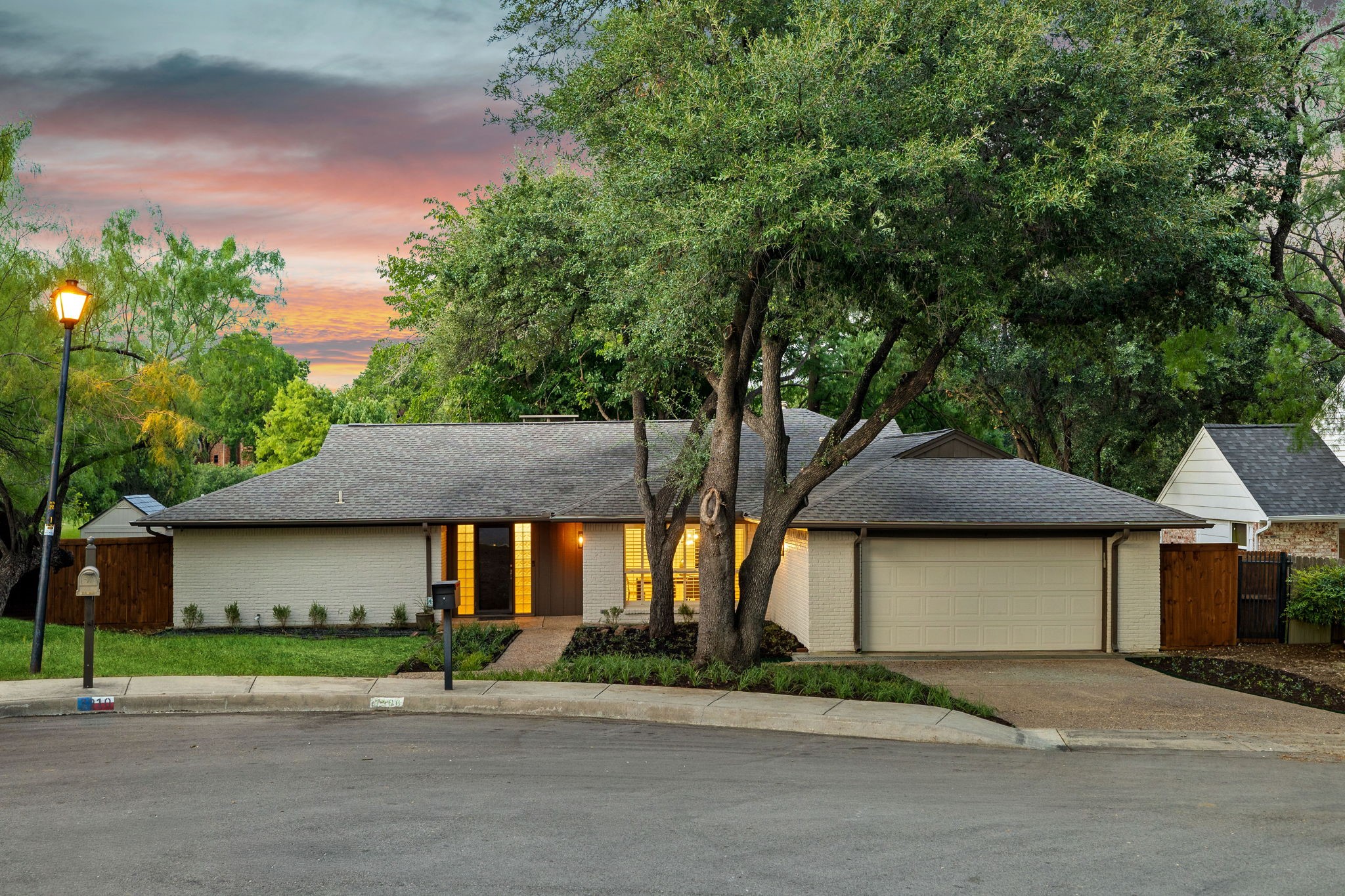 Irving, Texas, 75062, United States, 4 Bedrooms Bedrooms, ,3 BathroomsBathrooms,Residential,For Sale,1933641