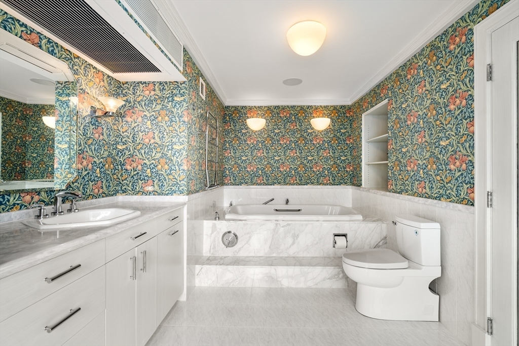 Boston, Massachusetts, 02110, United States, 3 Bedrooms Bedrooms, ,3 BathroomsBathrooms,Residential,For Sale,1850032
