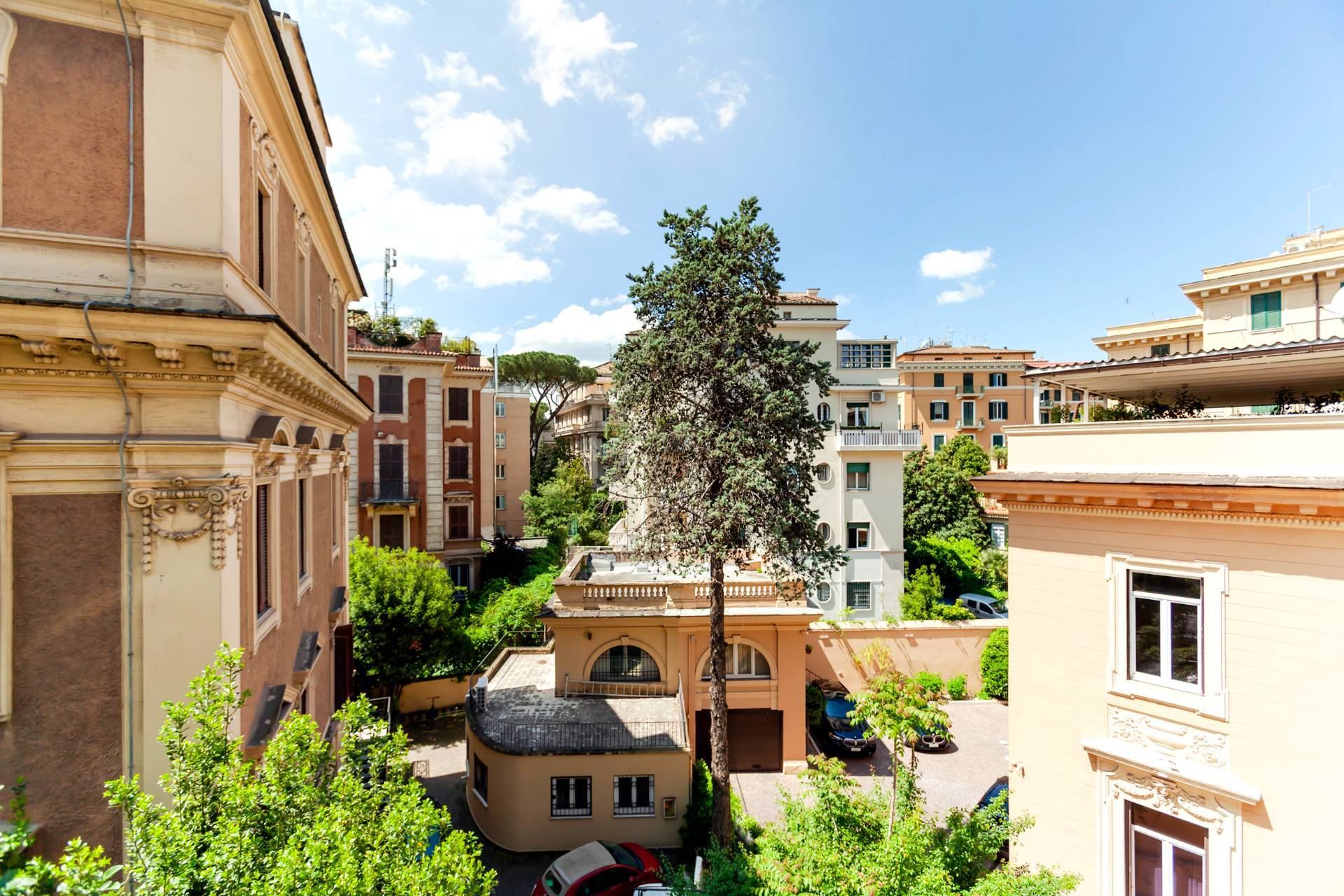 Roma, Roma, 00100, IT, 5 Bedrooms Bedrooms, ,3 BathroomsBathrooms,Residential,For Sale,1846886