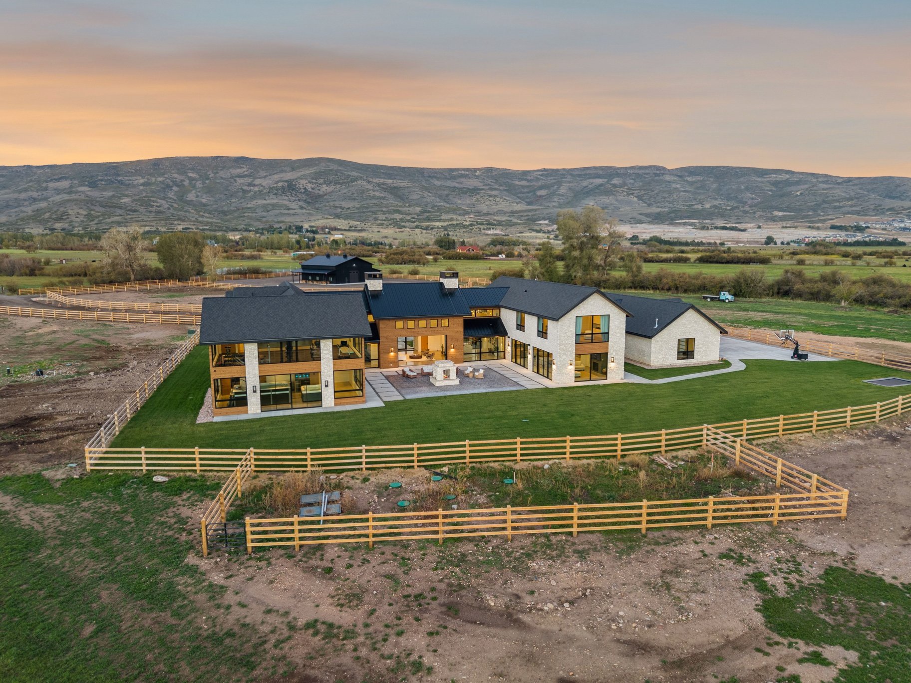  A Modern Estate Framed by Mount Timpanogos - 物件實景