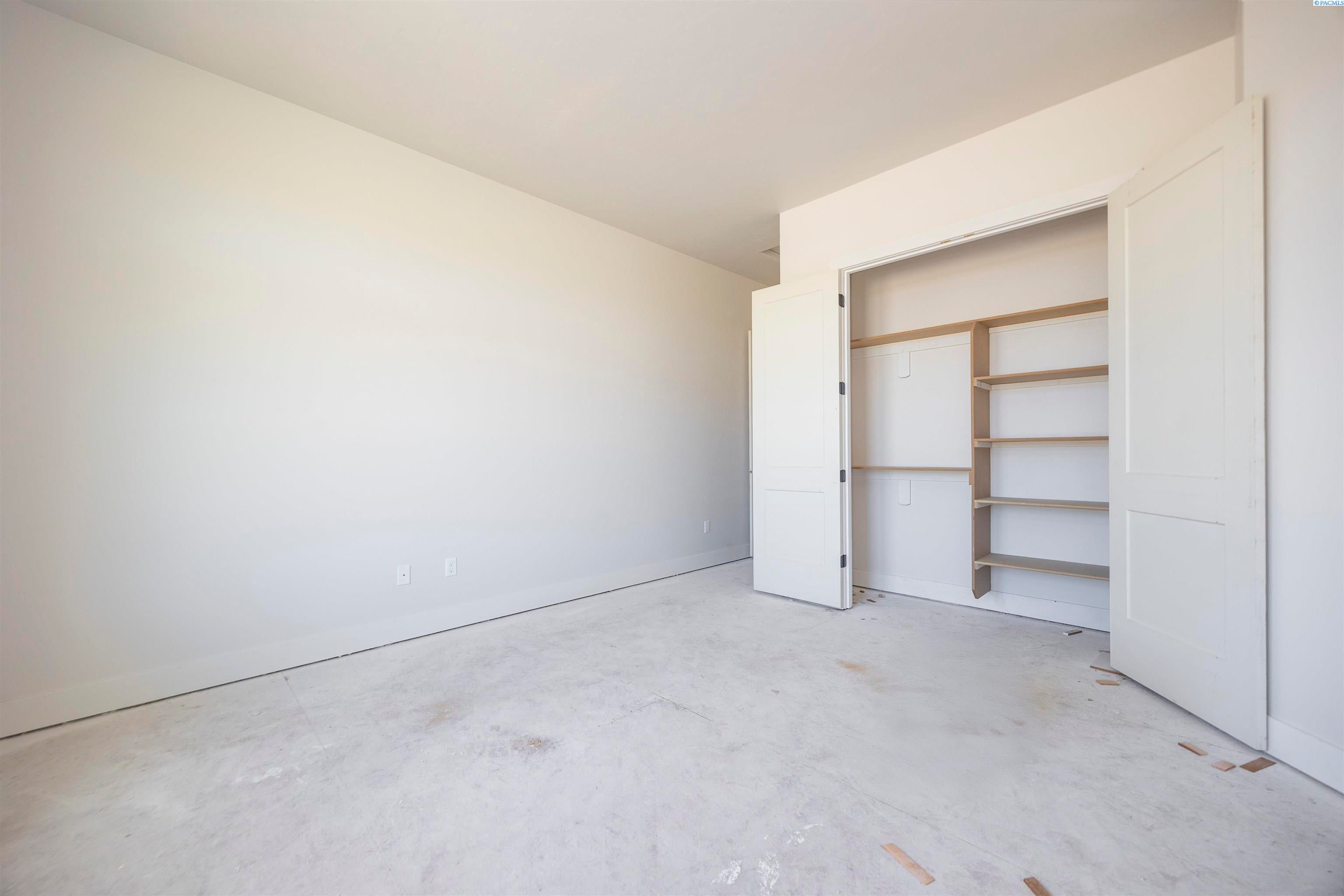 Kennewick, Washington, 99338, United States, 4 Bedrooms Bedrooms, ,3 BathroomsBathrooms,Residential,For Sale,1835478