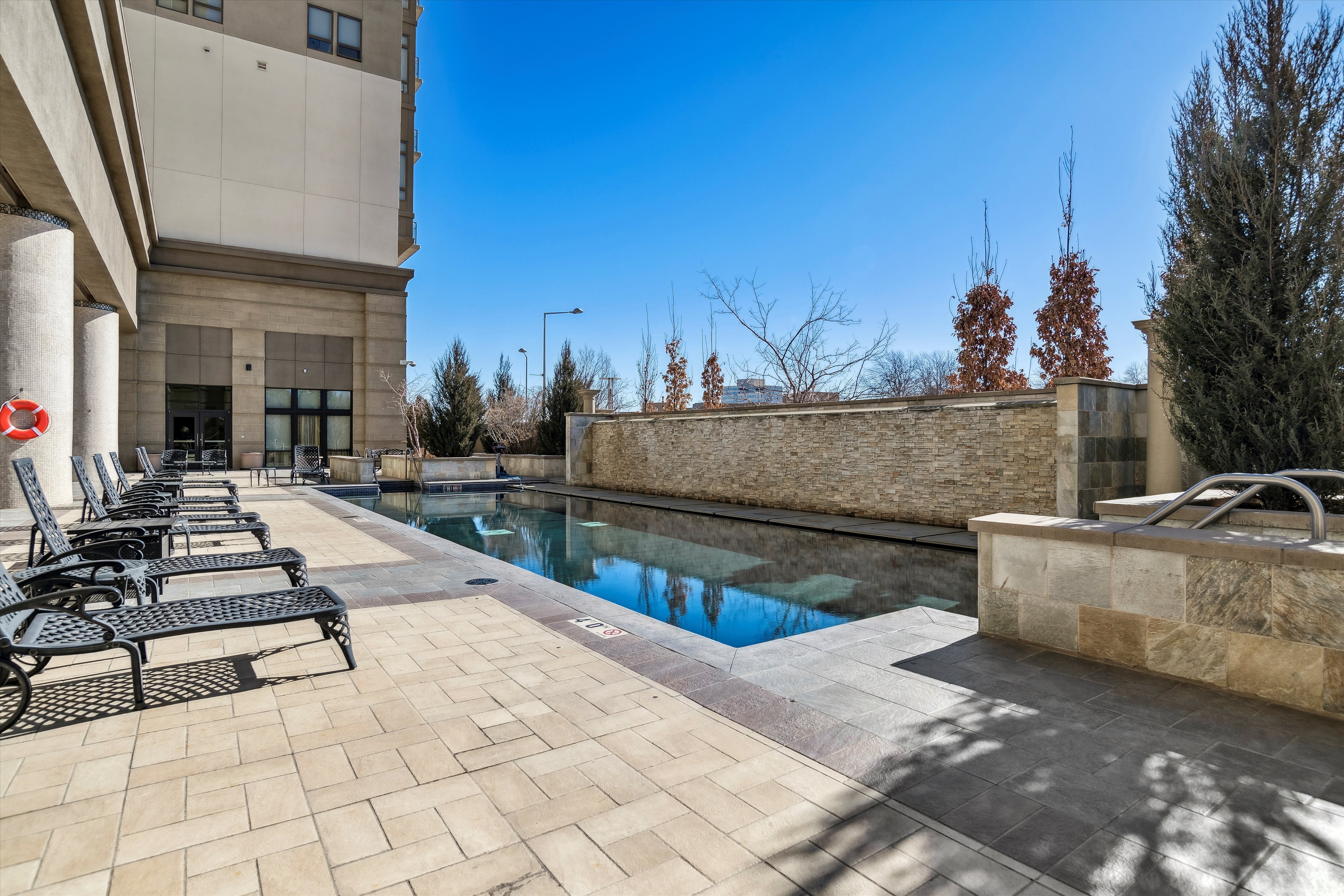  Experience Elevated Living in this Stunning Luxury Residence at The Landmark - 物件實景