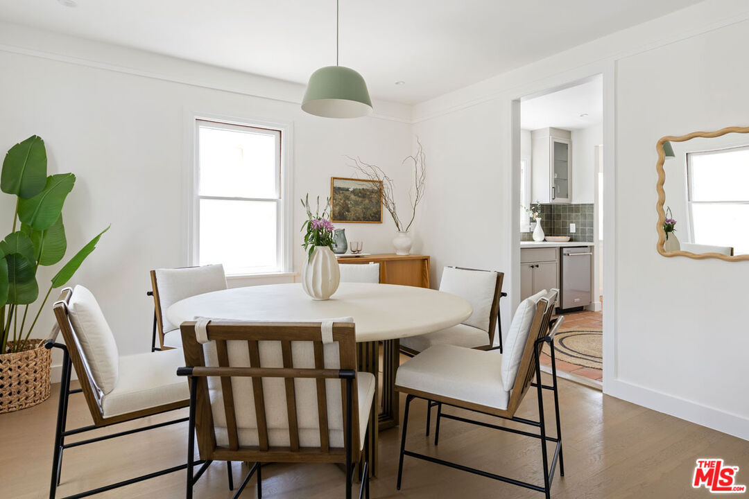 Los Angeles, California, 90036, United States, 2 Bedrooms Bedrooms, ,2 BathroomsBathrooms,Residential,For Sale,1897120