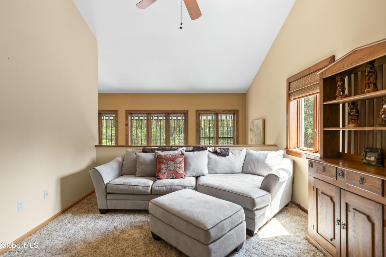 Coeymans Hollow, New York, 12046, United States, 4 Bedrooms Bedrooms, ,3 BathroomsBathrooms,Residential,For Sale,1907699
