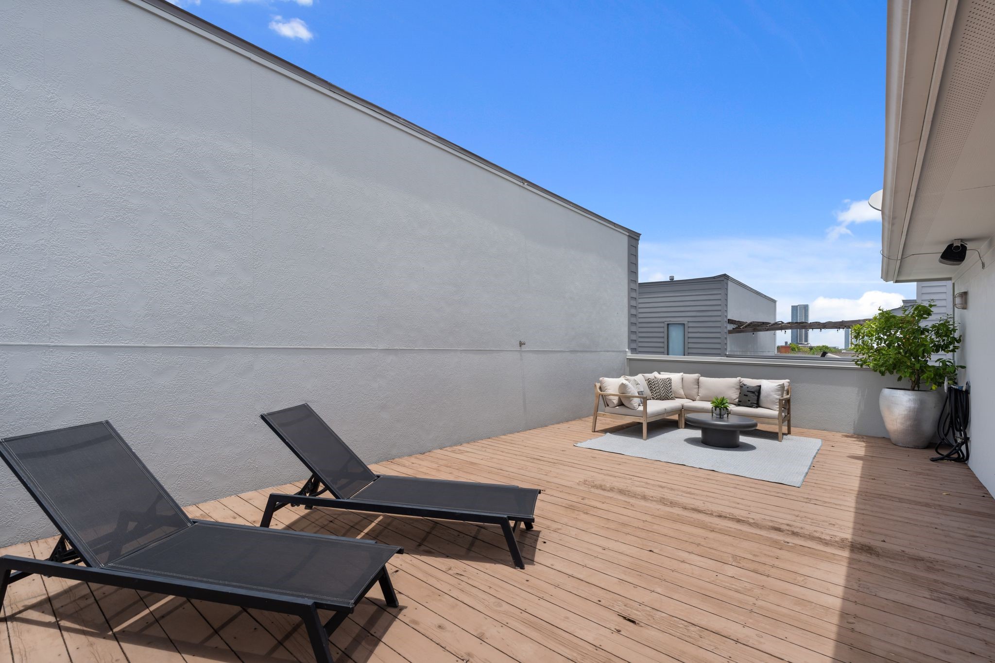  2105 Woodhead Street - 物件實景