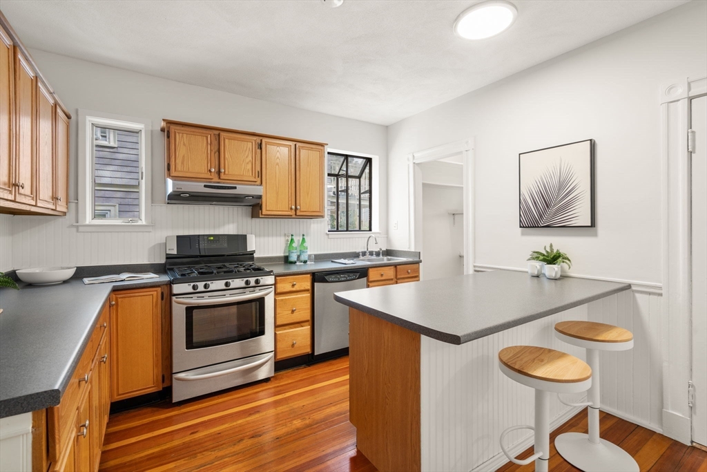 Cambridge, Massachusetts, 02140, United States, 2 Bedrooms Bedrooms, ,1 BathroomBathrooms,Residential,For Sale,1996055