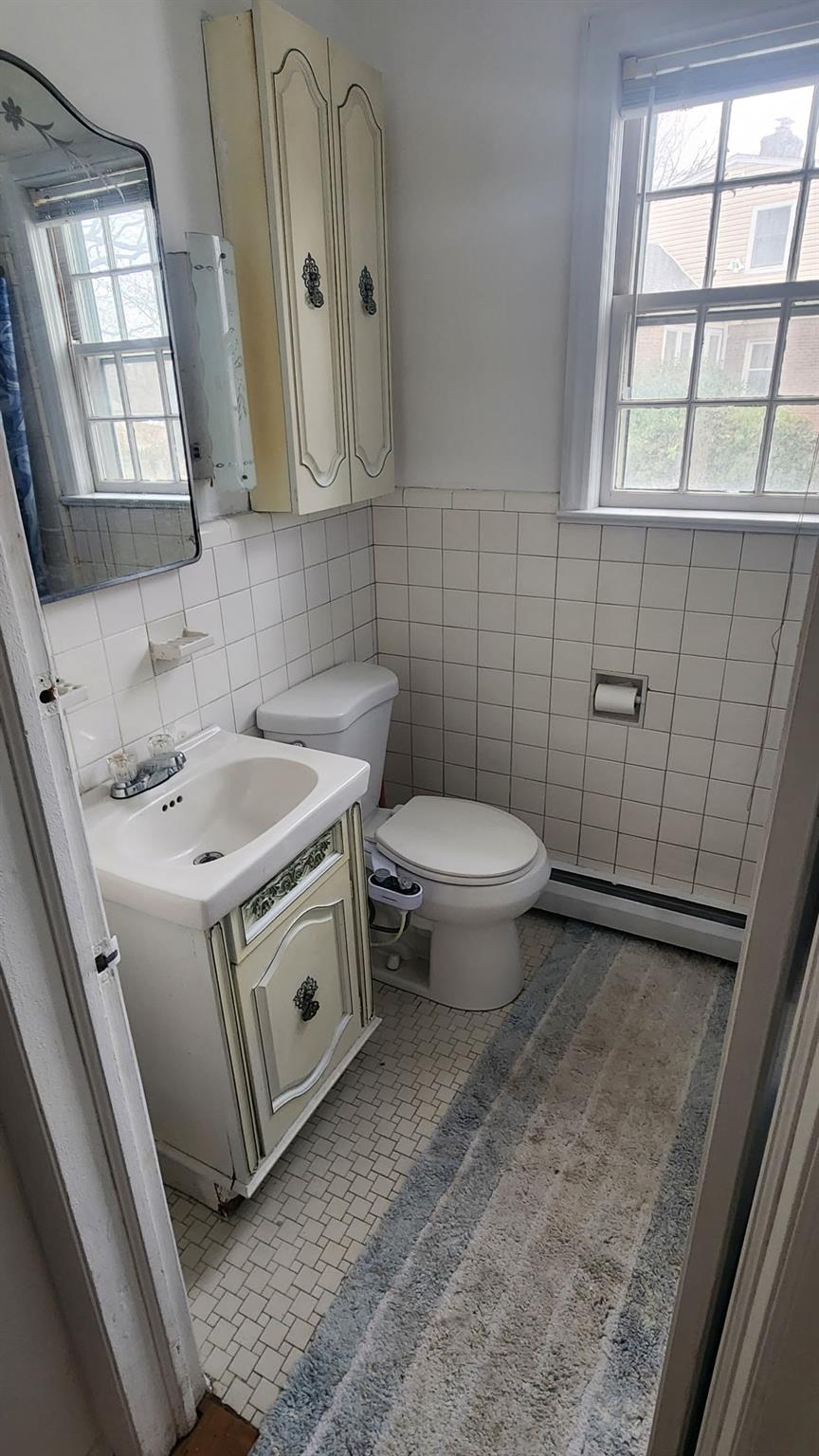 Malverne, New York, 11565, United States, 4 Bedrooms Bedrooms, ,2 BathroomsBathrooms,Residential,For Sale,1907627