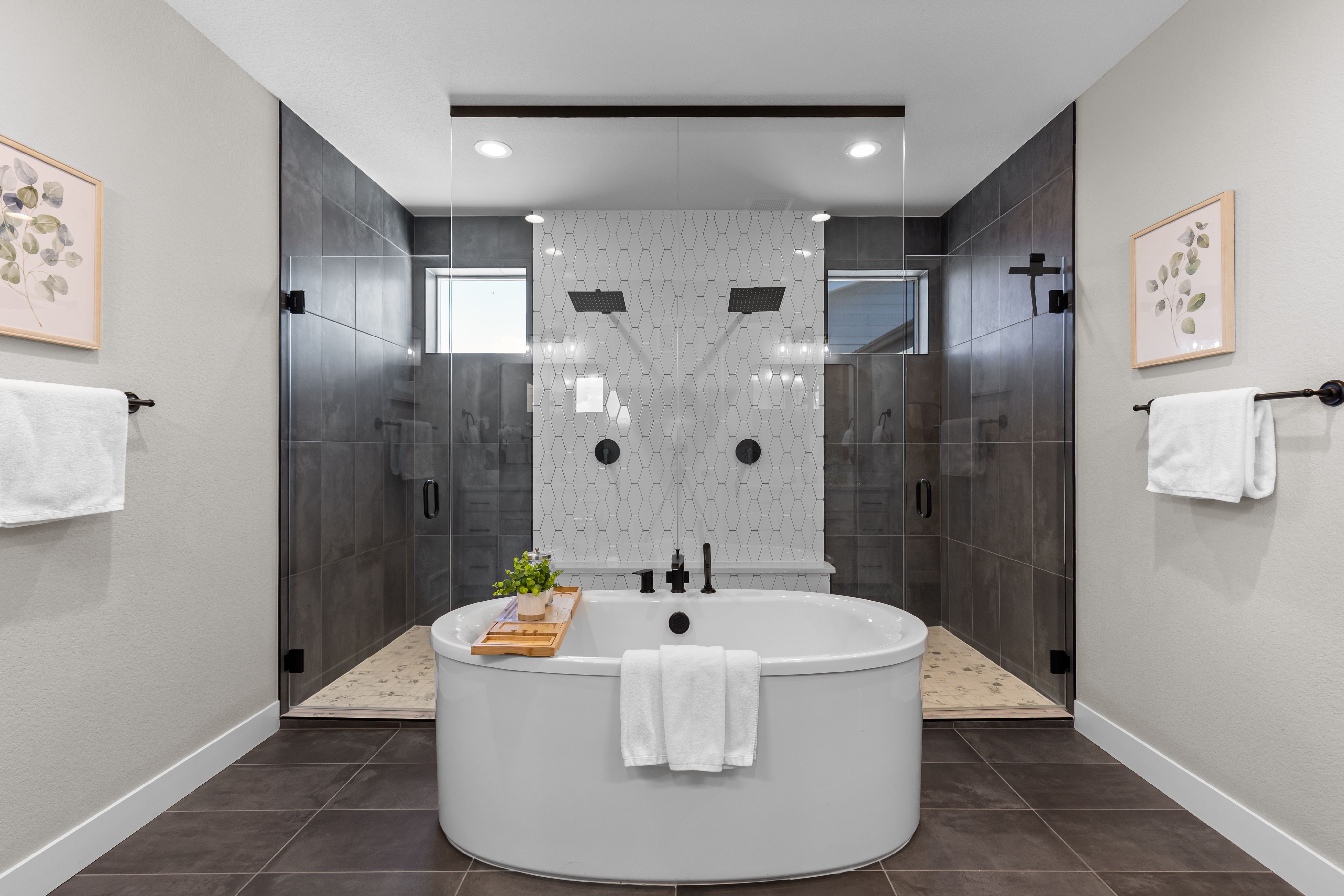  Skip the build time and step straight into 5932 Los Olivas Point - 物件實景