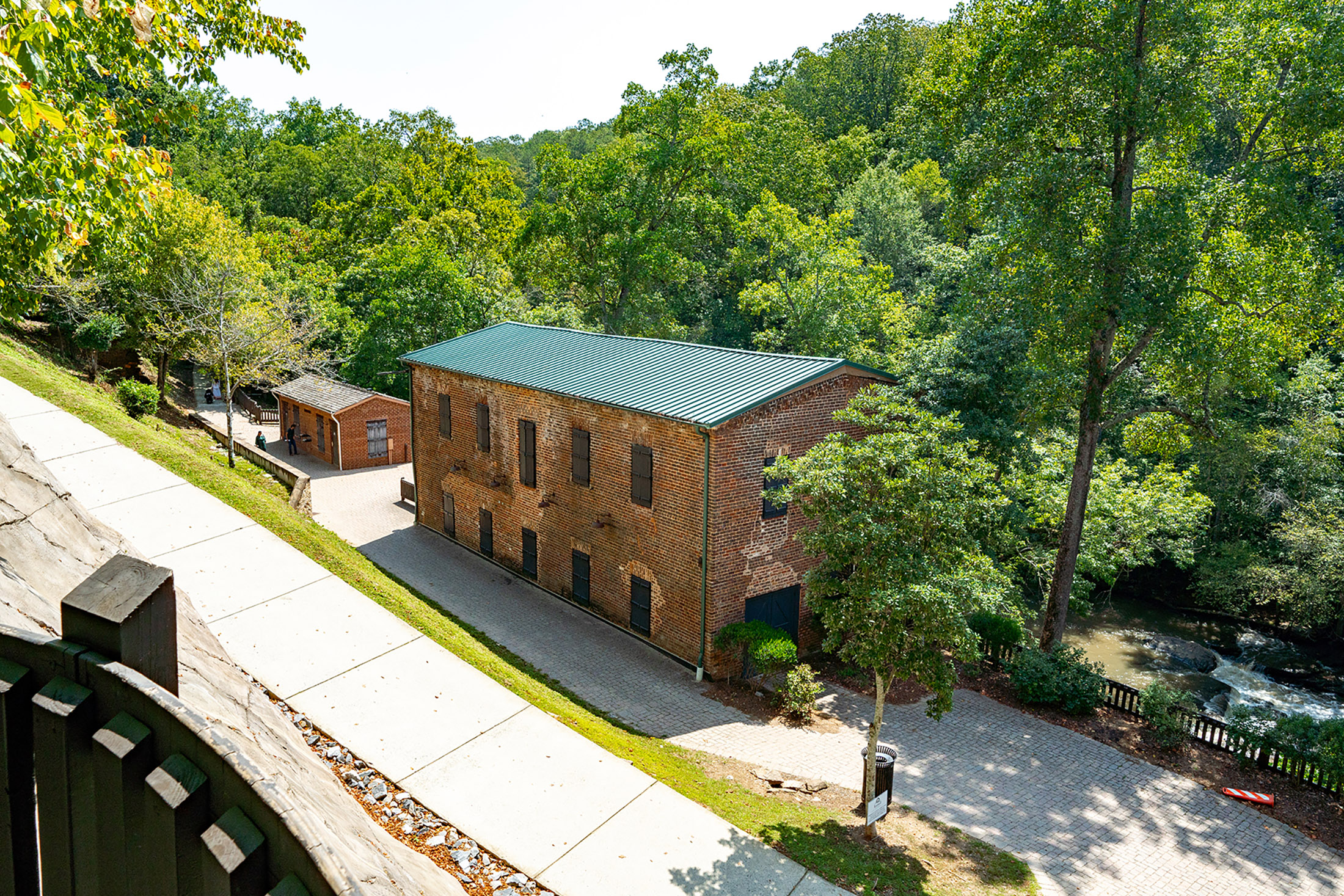  Introducing Another Sophisticated and Well-Crafted Home - 物件實景