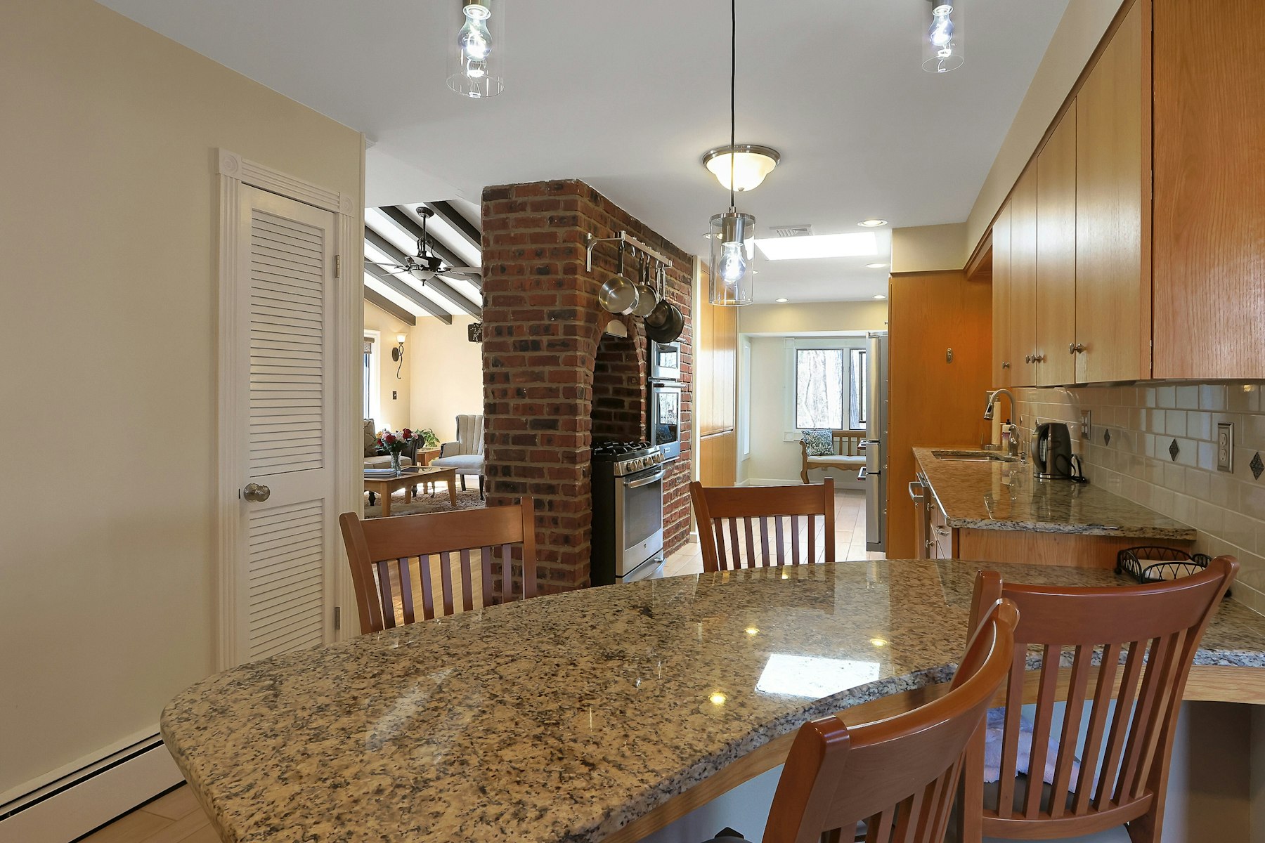  Laurel Ridge Tri-Level Contemporary - 物件實景