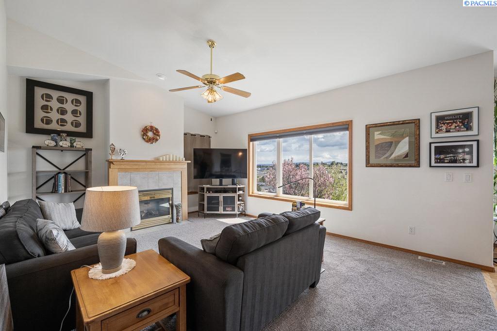 Pullman, Washington, 99163, United States, 4 Bedrooms Bedrooms, ,1 BathroomBathrooms,Residential,For Sale,1784694