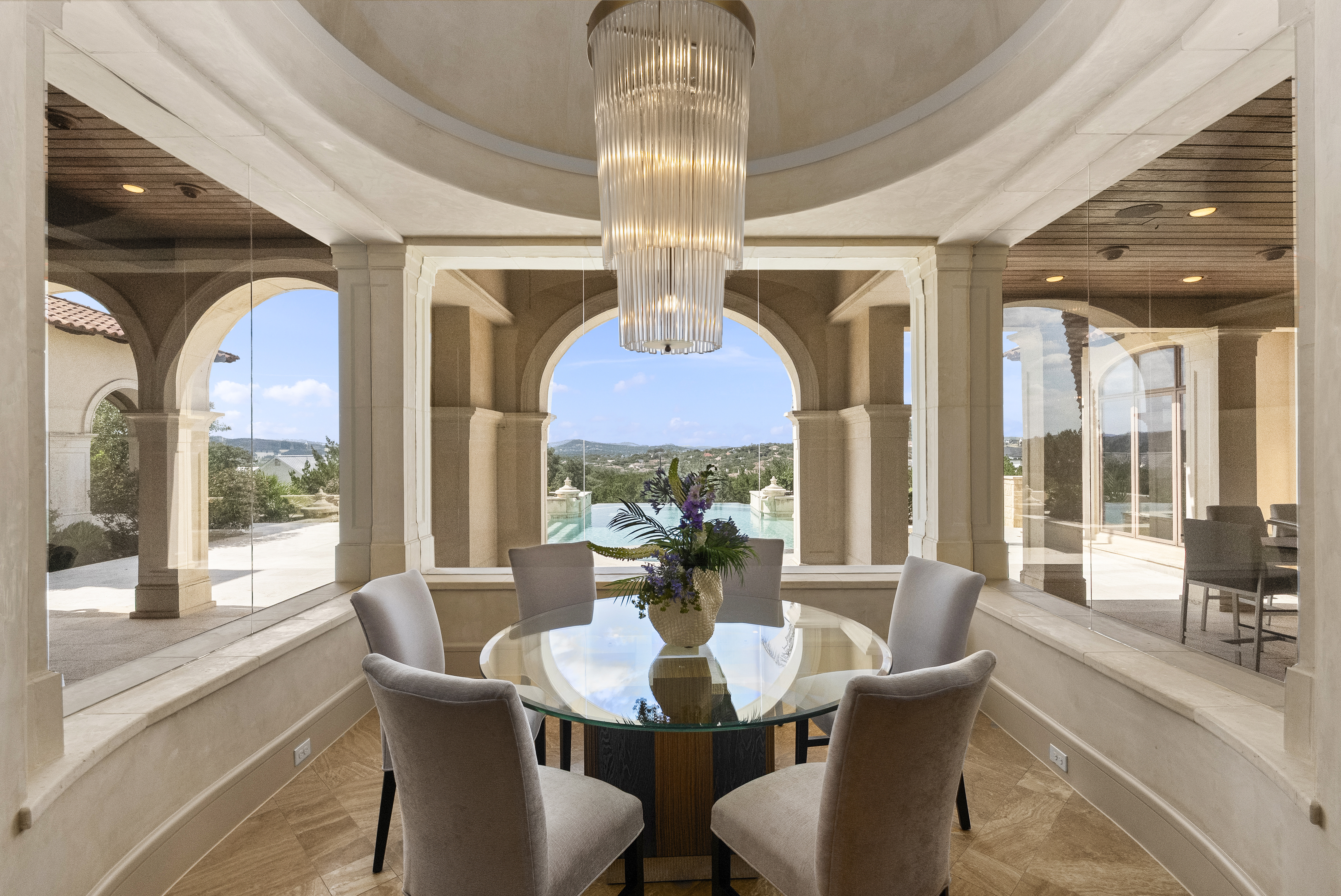  Mediterranean Style Estate in The Dominion - 物件實景